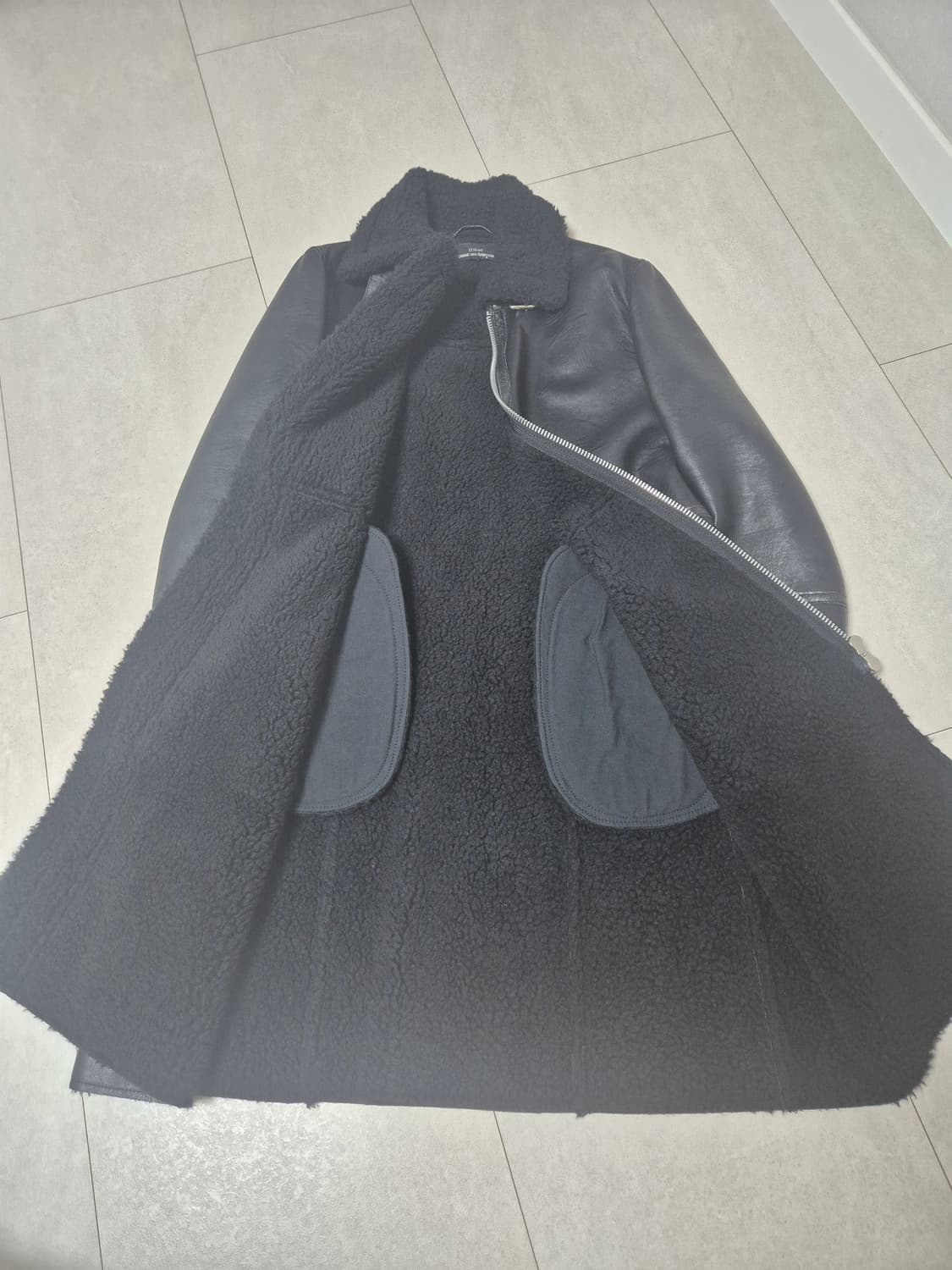 꼼데가르송 트리코 페이크 보아 무스탕 상품이미지4