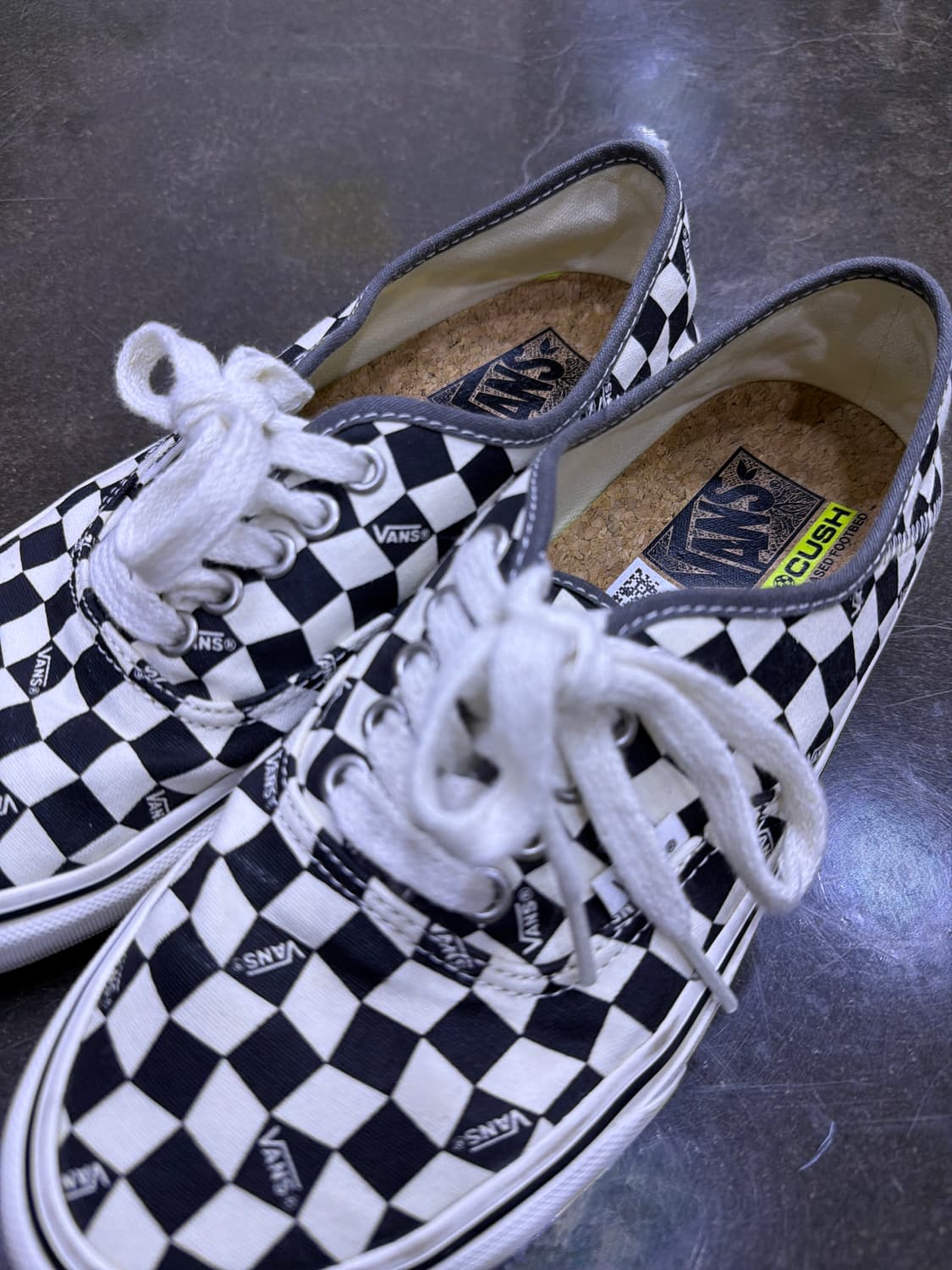 반스 어센틱 체커보드 블랙 앤 화이트 스니커즈 250 상품이미지4