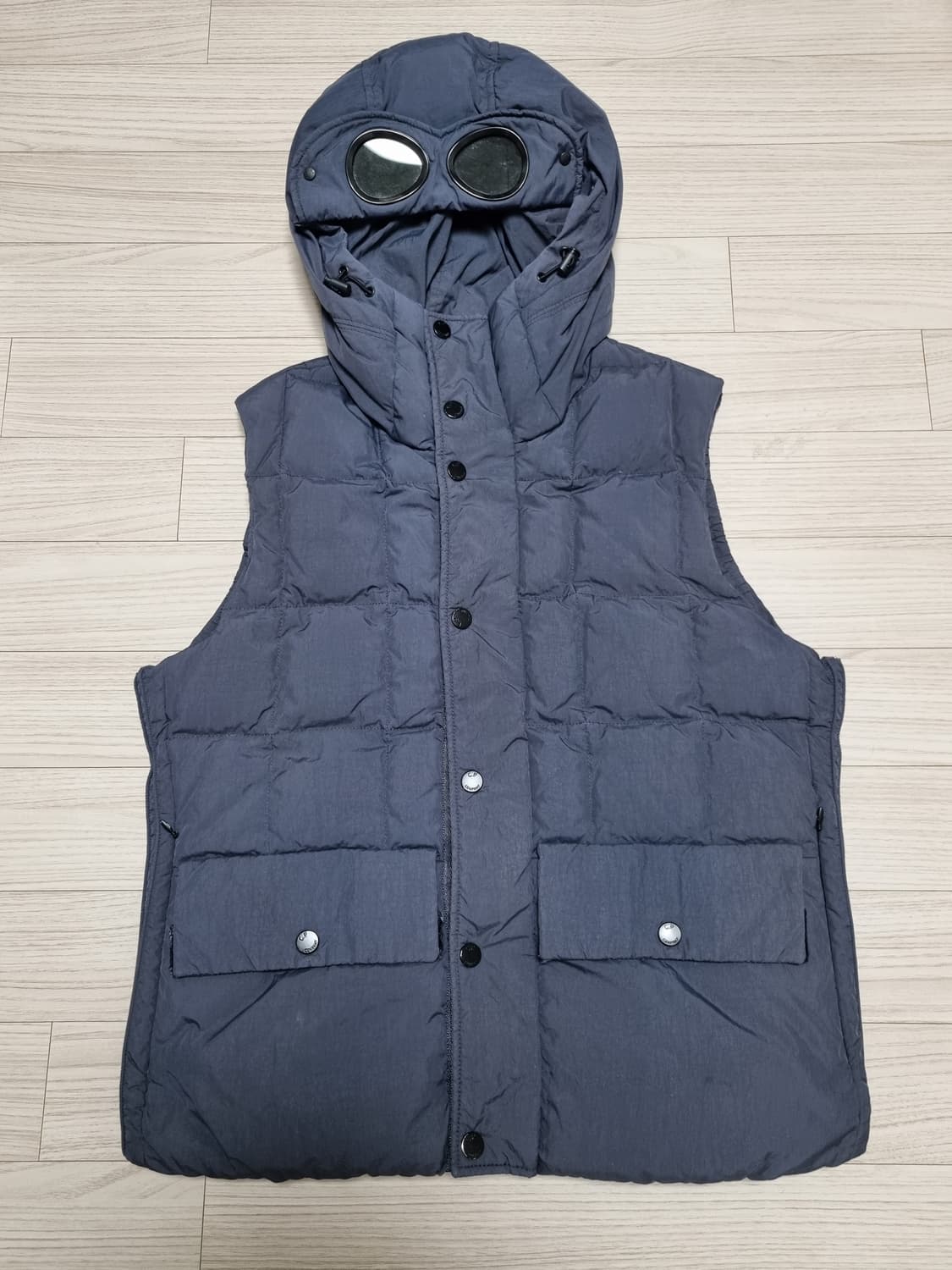 cp컴퍼니 고글 패딩조끼 상품이미지1