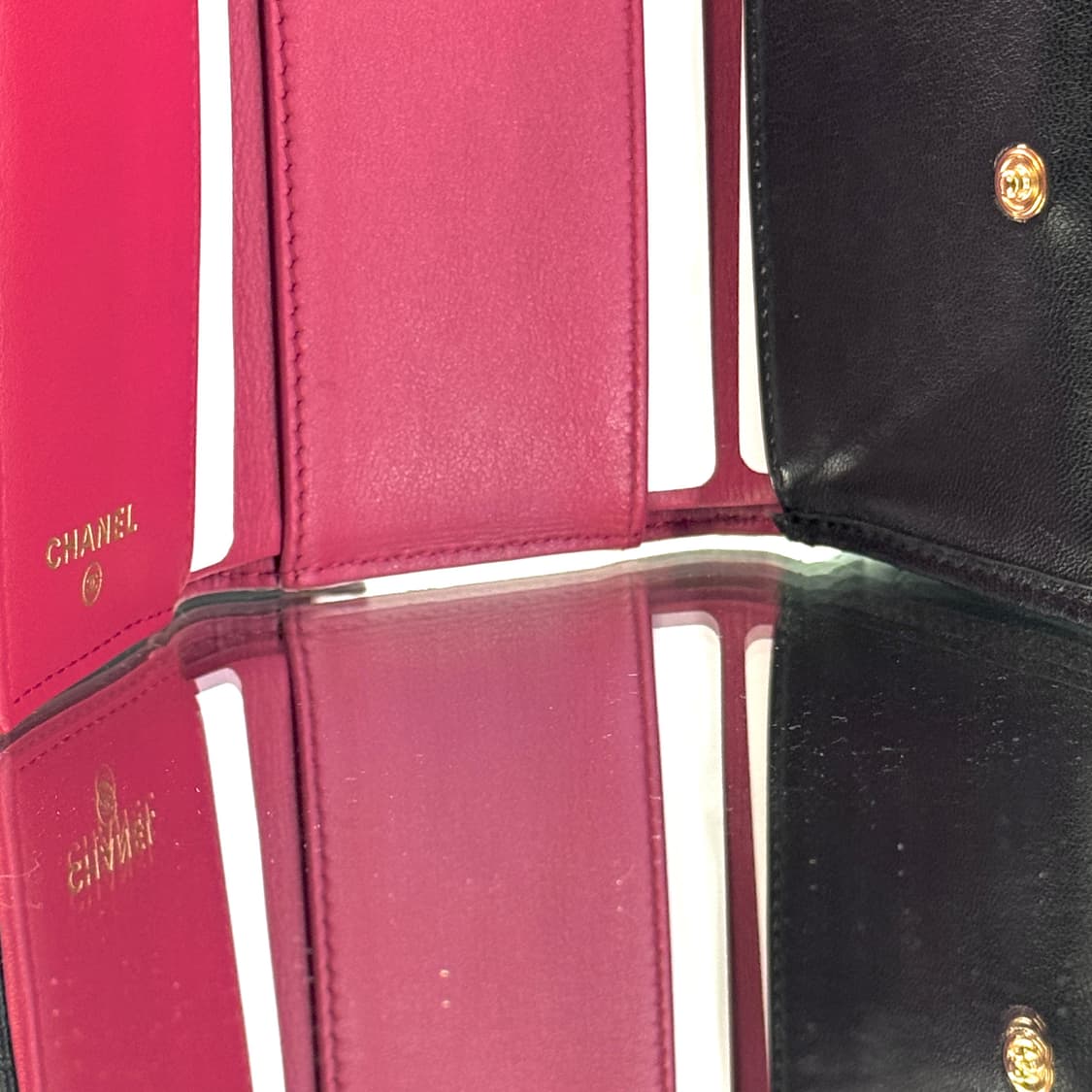 샤넬 19 트리폴드 중지갑 (블랙 & 골드 / AP1789) 상품이미지5