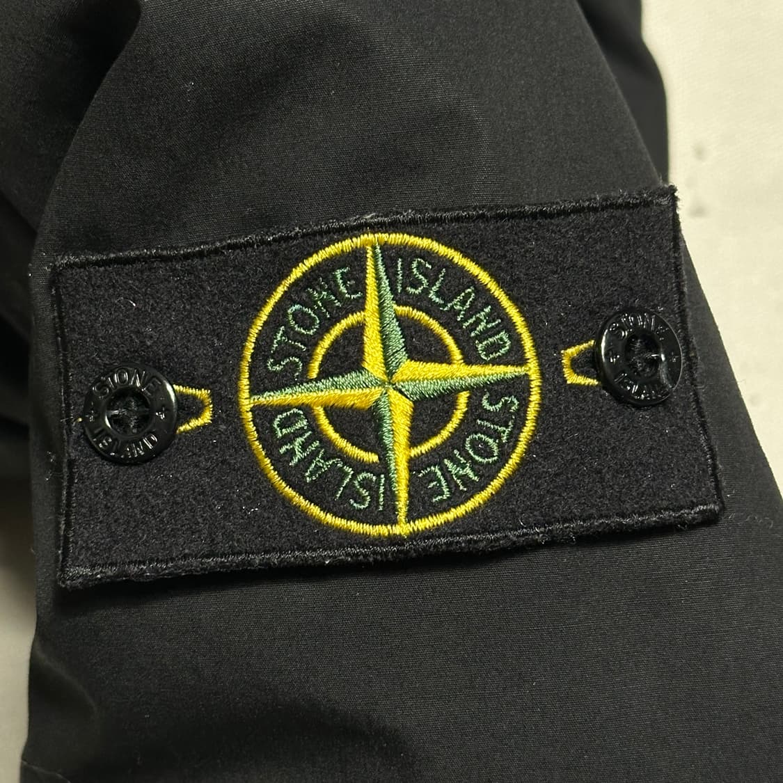 M 스톤아일랜드 블랙 프리마로프트 패딩 상품이미지4