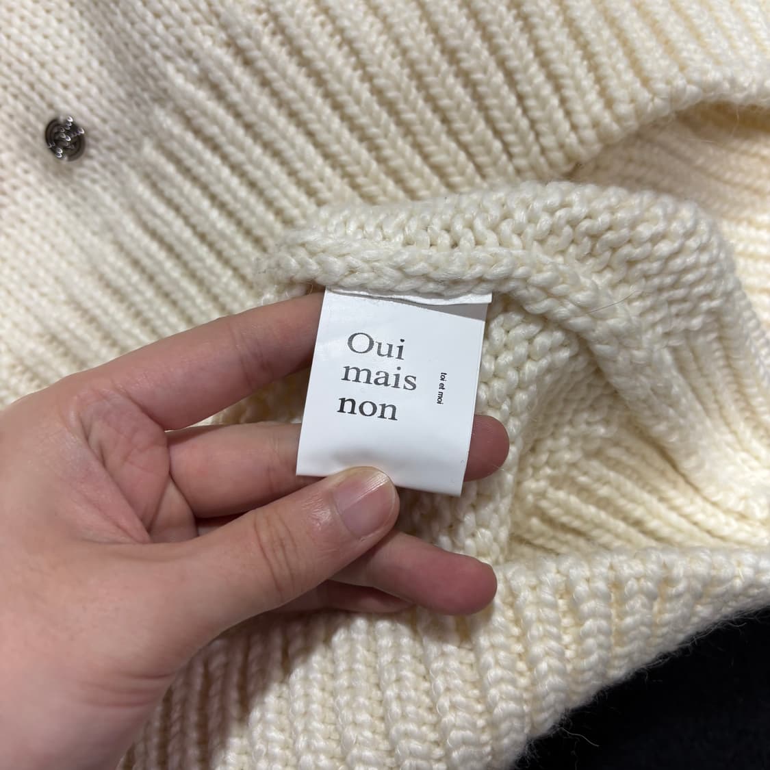FREE 위메농 OUI MAIS NON 아이보리 로웰 알파카 브이넥 니트 상품이미지6