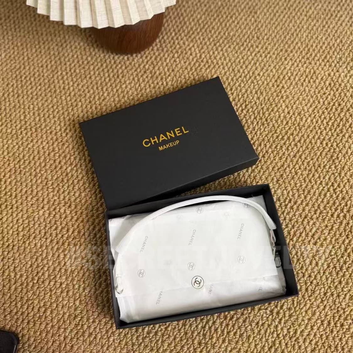 봉쥬르샤넬 빈티지 메이크업 파우치 화이트 풀박스 상품이미지3