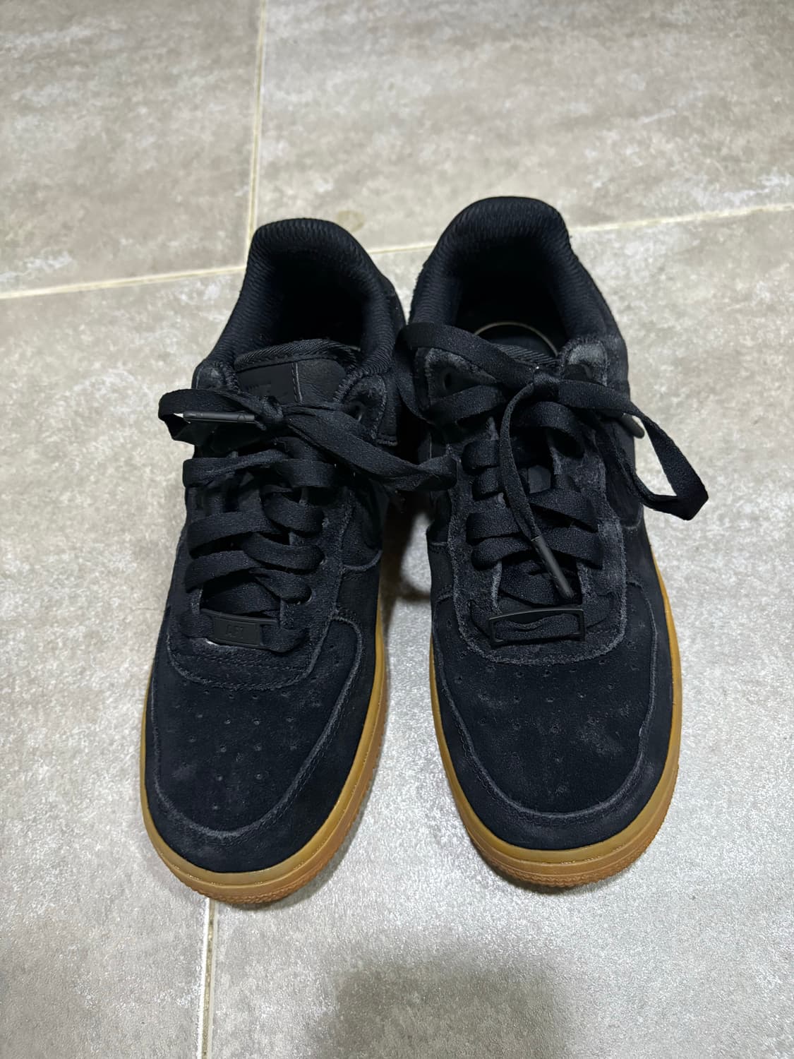 나이키 에어포스 1 '07 LV8 스웨이드 아웃도어 블랙 검 상품이미지2