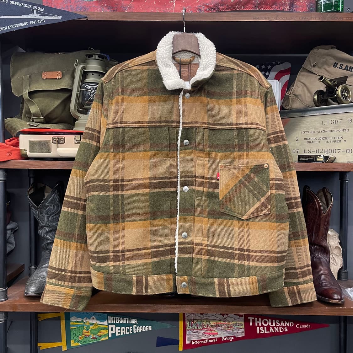 리바이스 프리미엄 체크 쉐르파 데님 트러커 자켓 상품이미지1