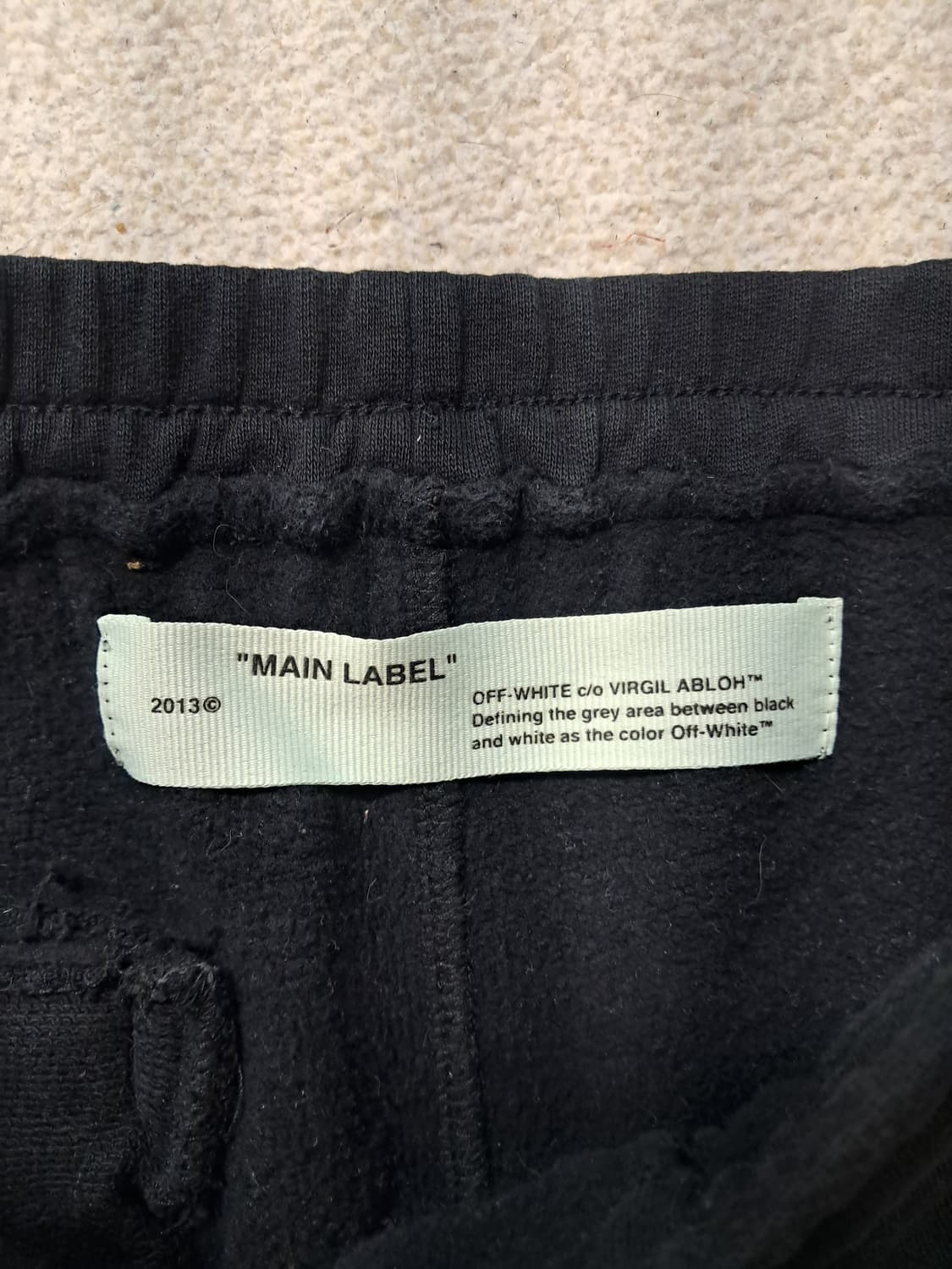 오프화이트 갤럭시 조거 팬츠입 상품이미지4