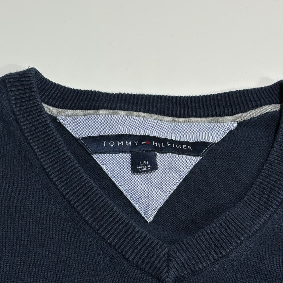 타미힐피거 네이비 브이넥 니트 상품이미지3