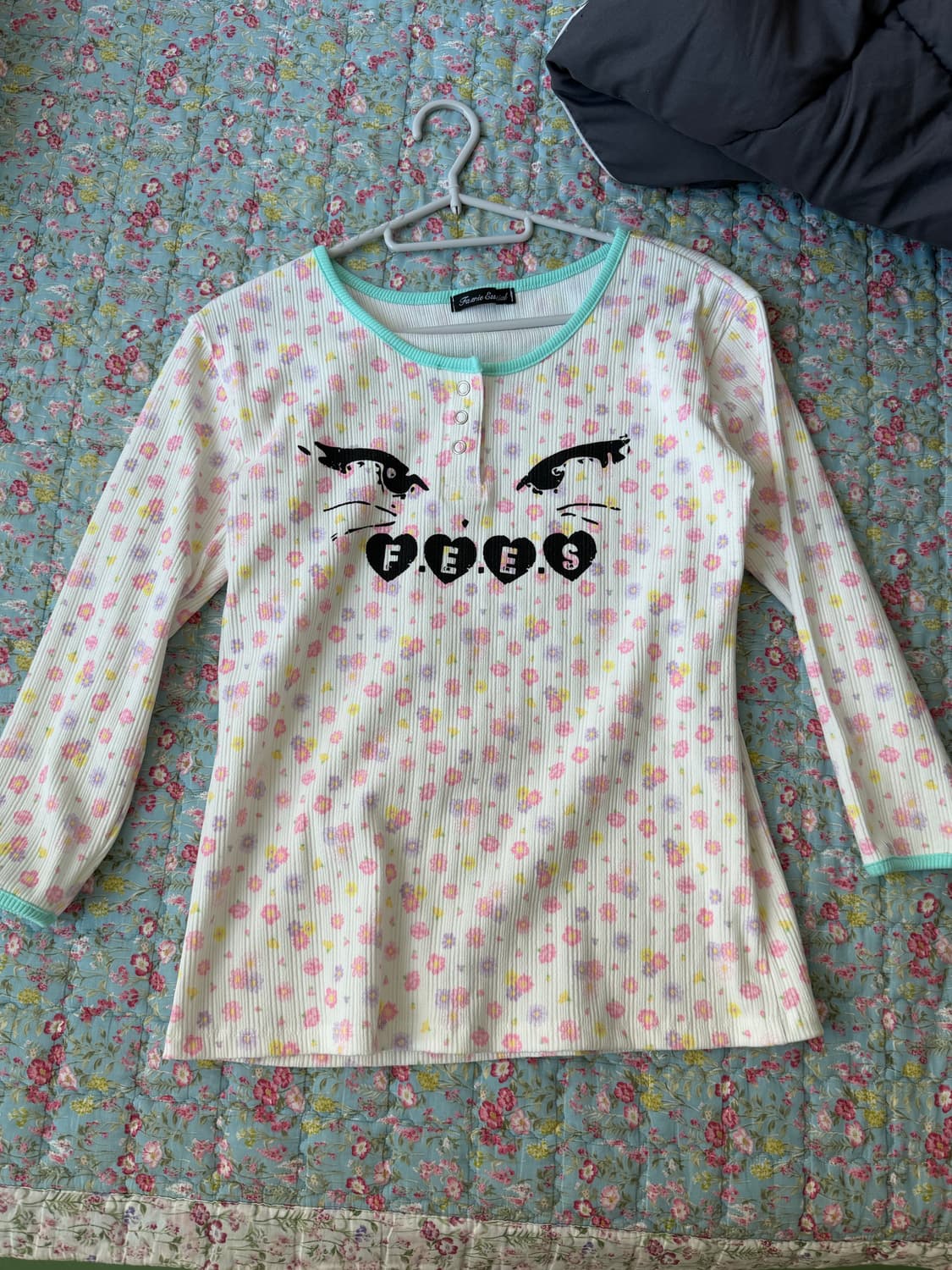 샵페어리 Kitty button flower top  상품이미지1