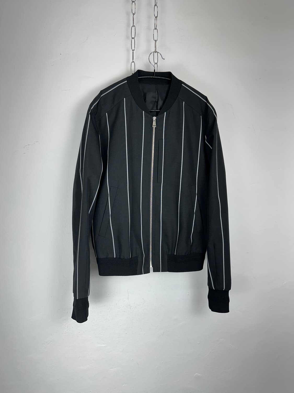 Juun.J Pinstripe Pleated Bomber Jacket 상품이미지4