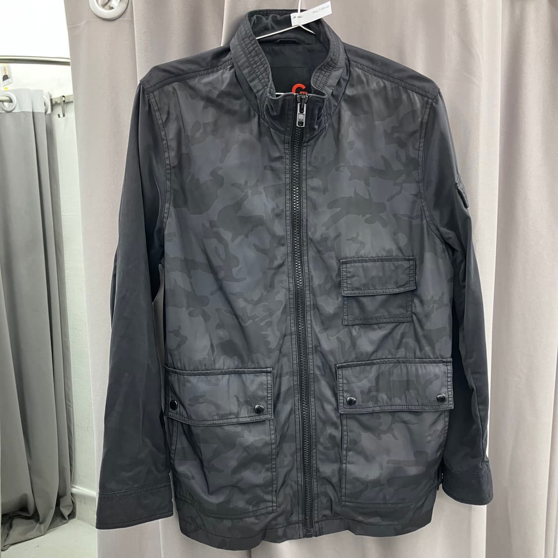 게스 블랙 카모 풀 집업 윈드 브레이커 상품이미지1