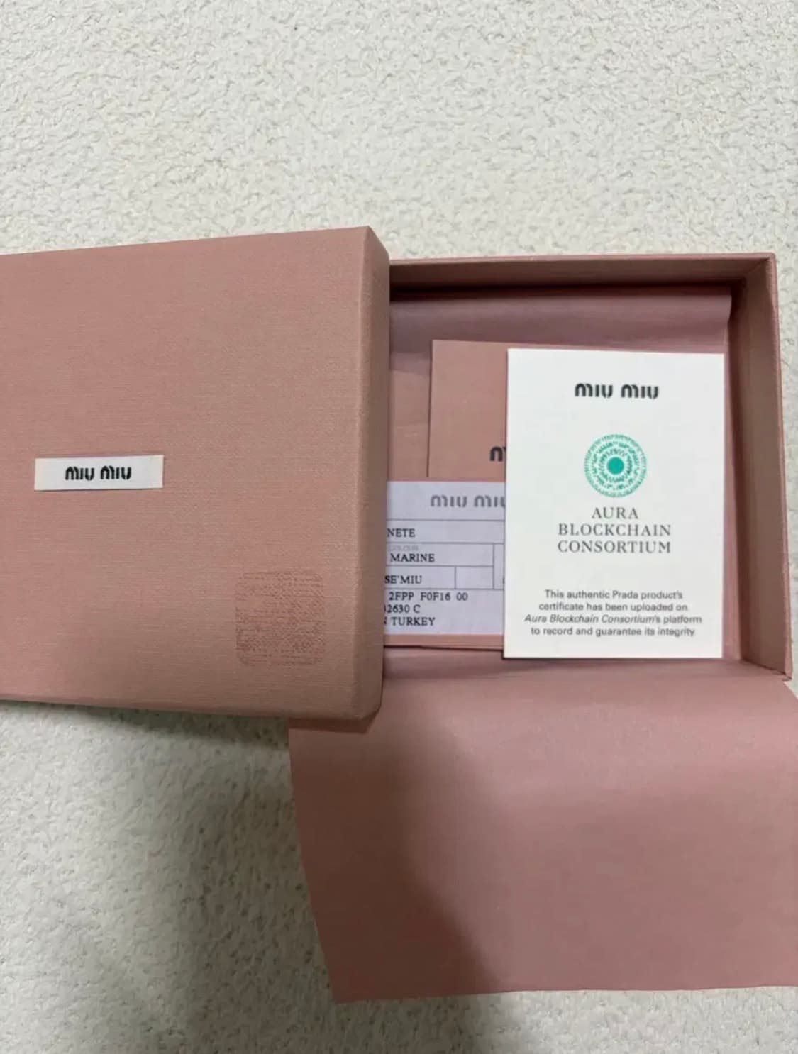 [미우미우] 마테라쎄 나파 가죽 지갑 상품이미지2