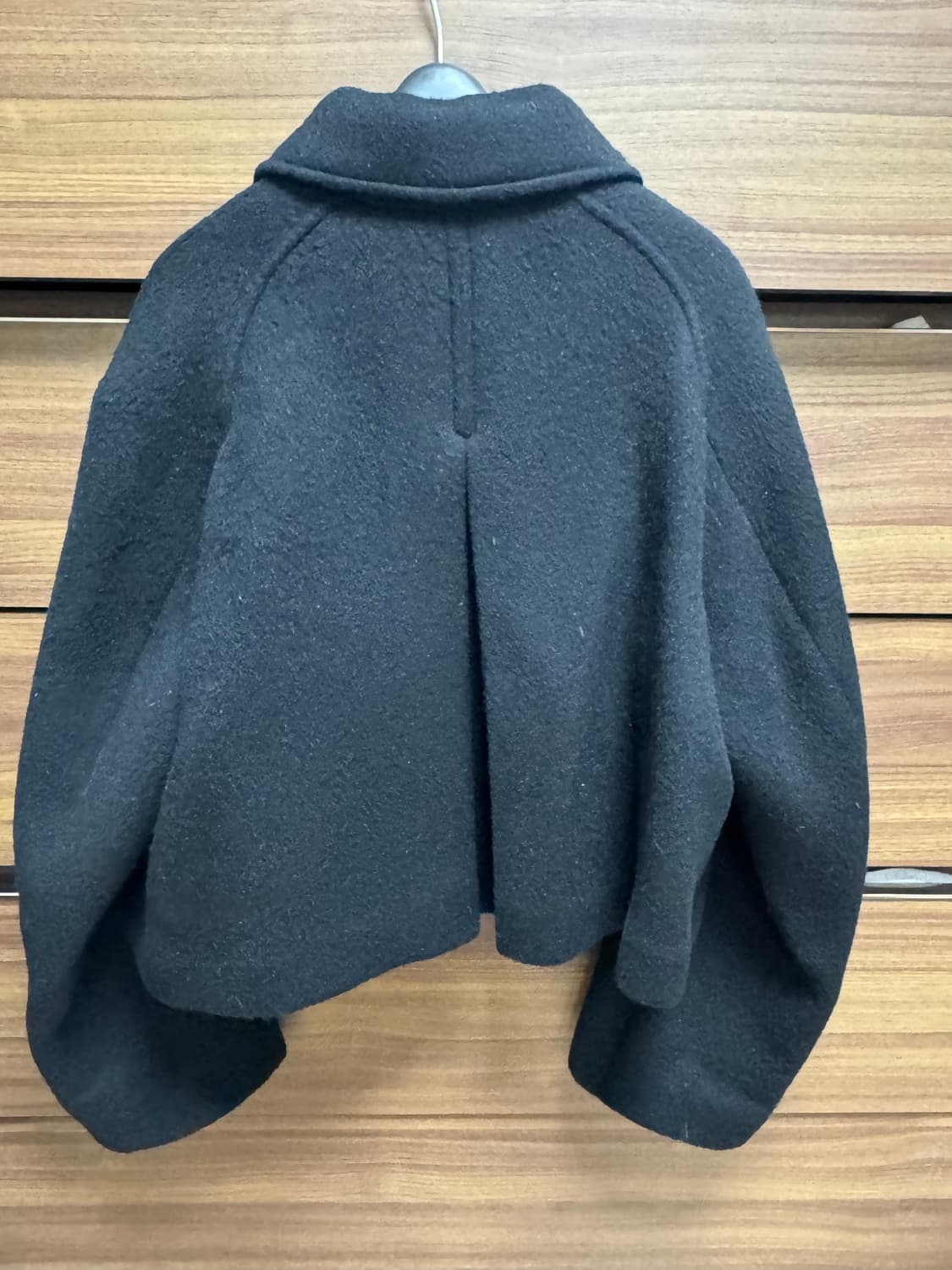 아모멘토 wide crop coat 상품이미지6