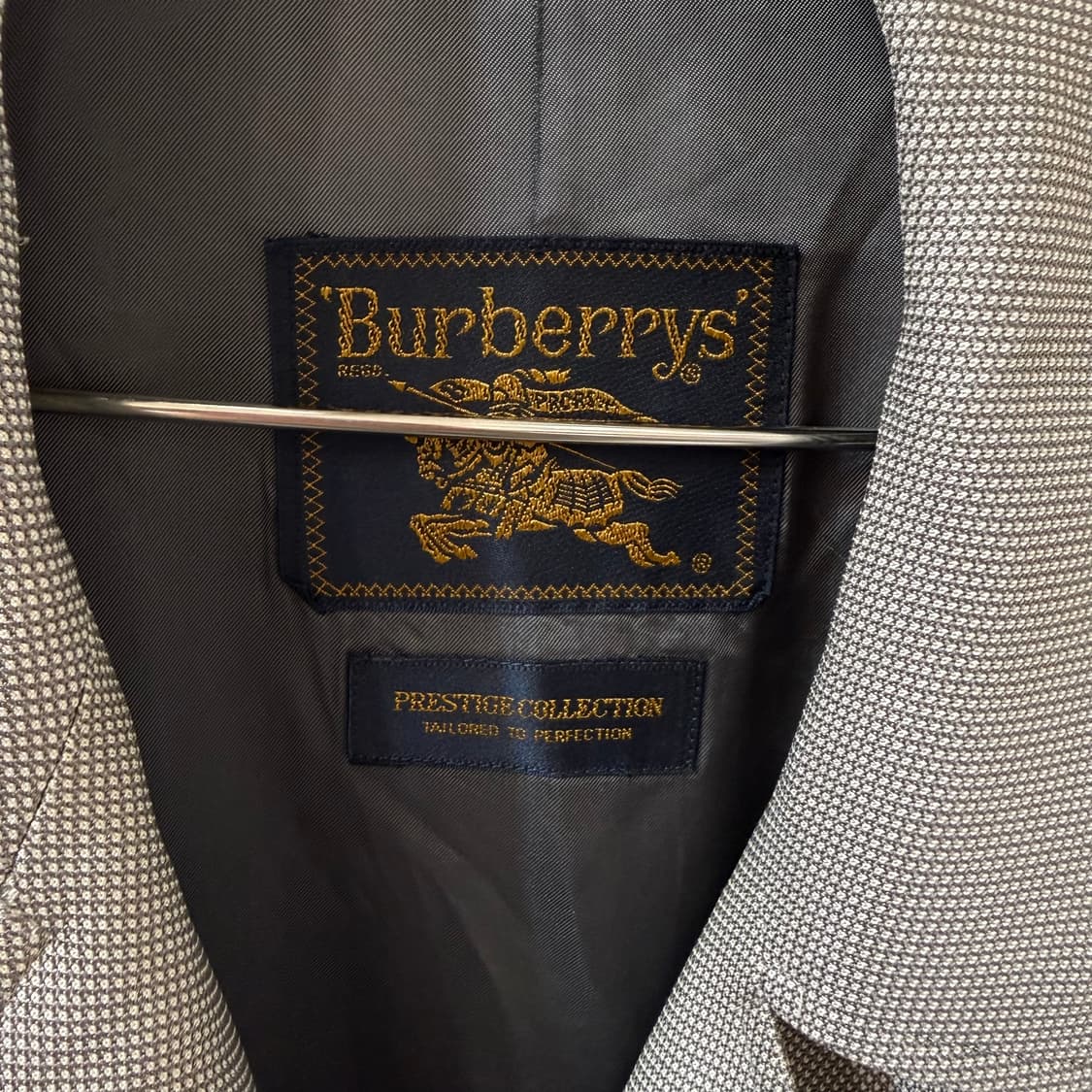 버버리 클래식핏 트렌치 코트 상품이미지4