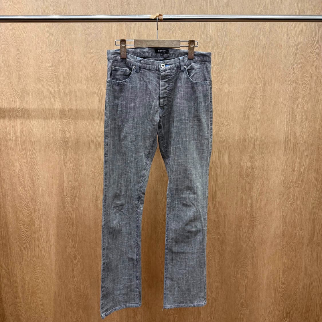 버버리 블랙 라벨 데님 팬츠 워싱 5포켓 로고 자수 디테일 그레이 상품이미지2