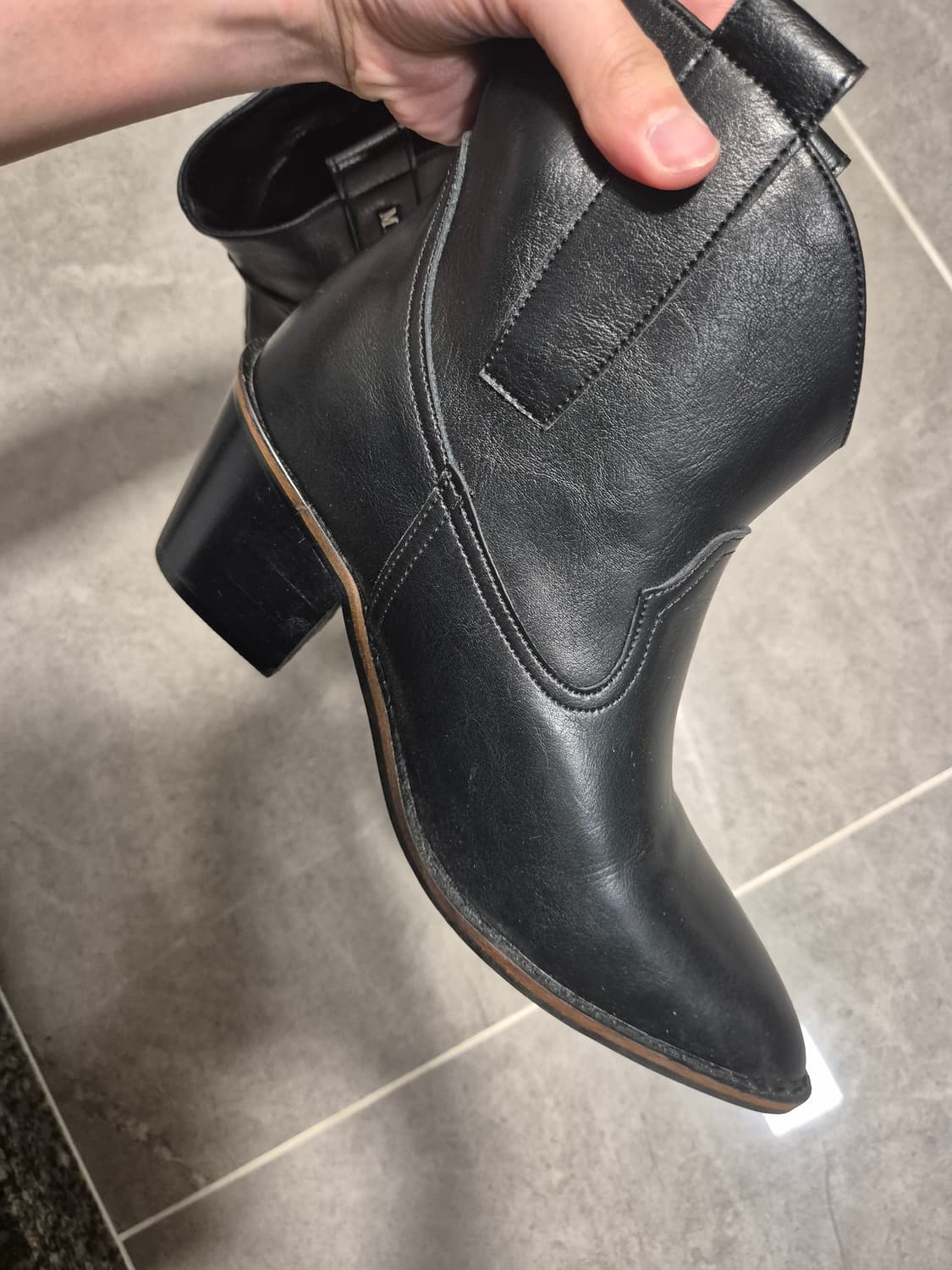 마뗑킴 웨스턴 앵클 부츠 WESTERN ANKLE BOOTS IN BLA 상품이미지7