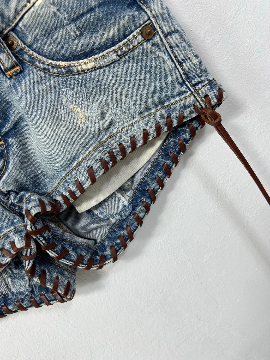 [DSQUARED] 디스퀘어드 웨스턴 테슬 y2k 데님 숏츠 상품이미지7