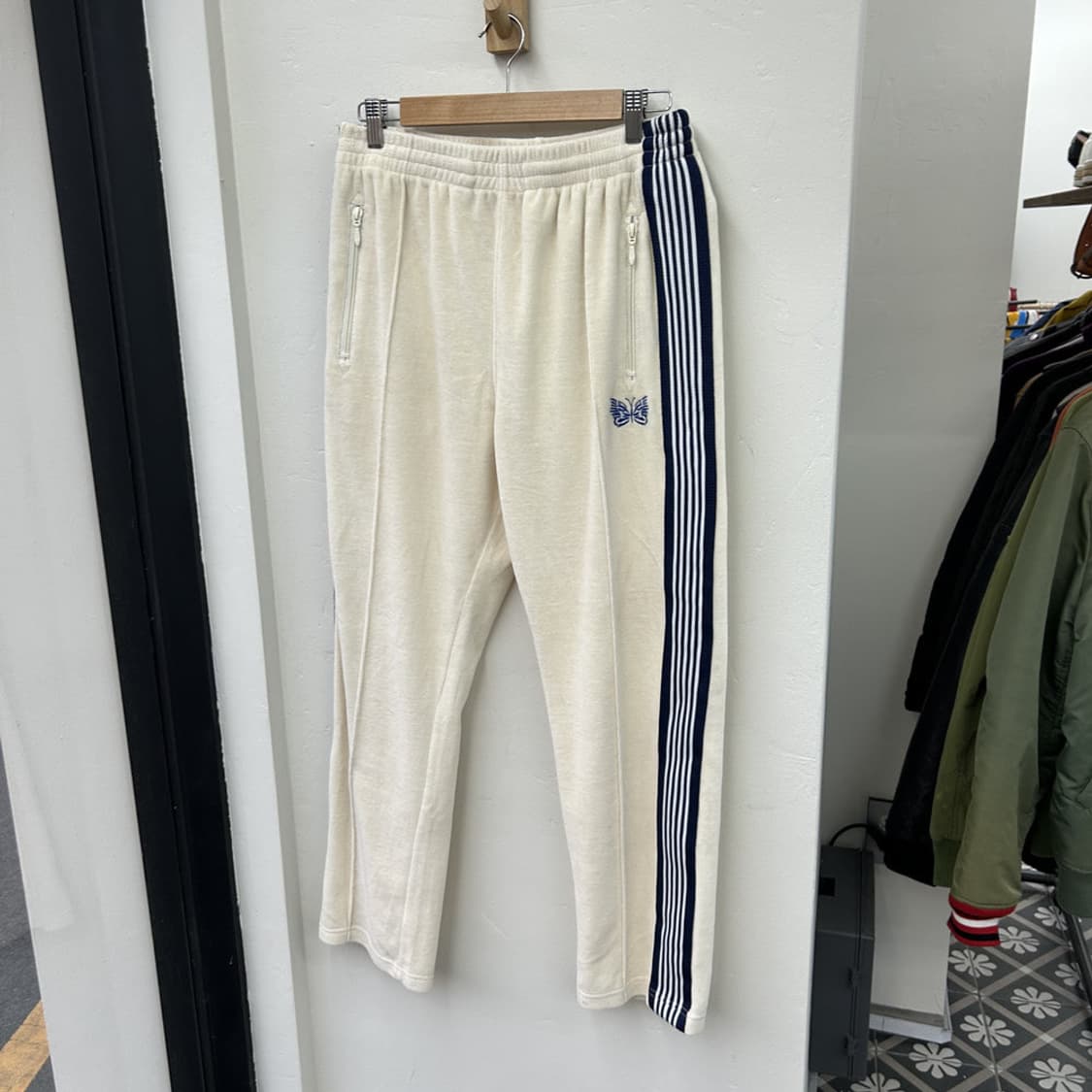 16382 - 니들스 스트레이트 폴리 스무스 아이스 화이트 트랙 팬츠 상품이미지2