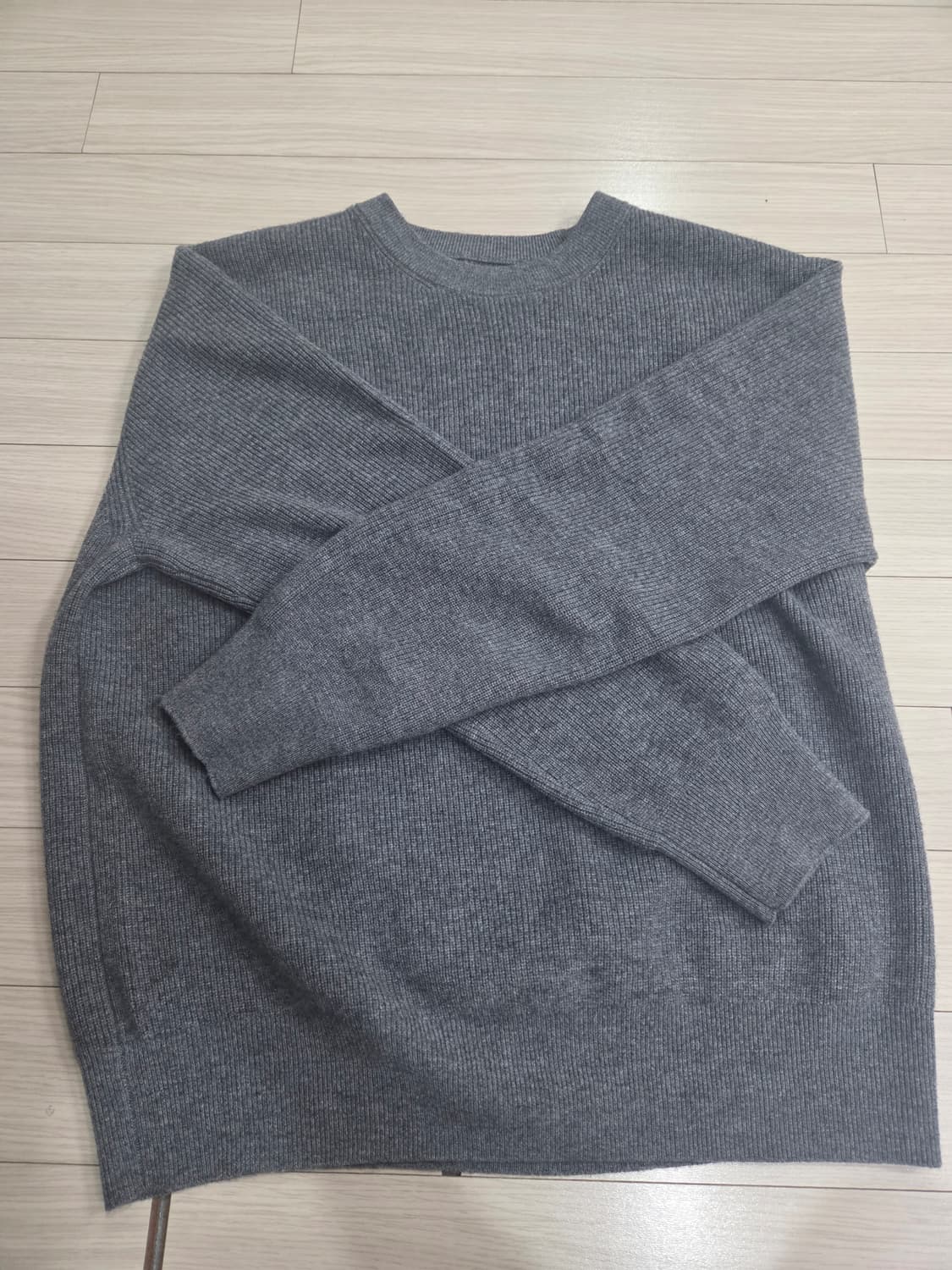 포터리 컴포트 니트 3사이즈 차콜 팝니다. 상품이미지1