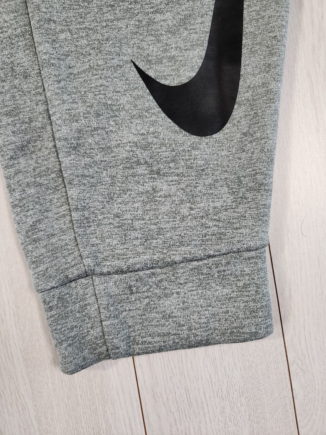 새상품급)나이키 기모 조거 써마 스우시 트레이닝 팬츠 그레이 사이즈m

 상품이미지3