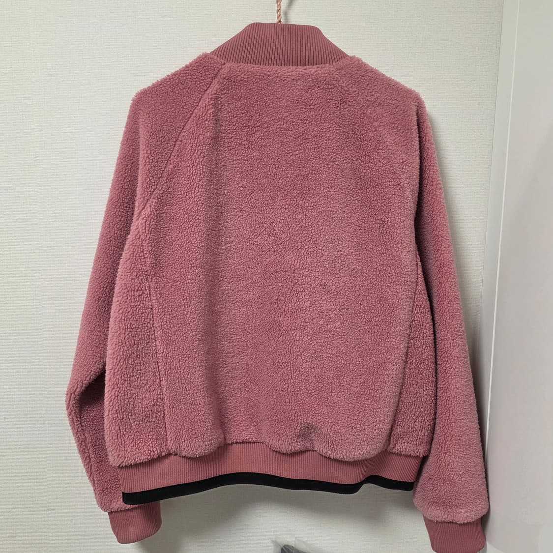 데상트 라즈베리 뽀글이 점퍼 상품이미지4