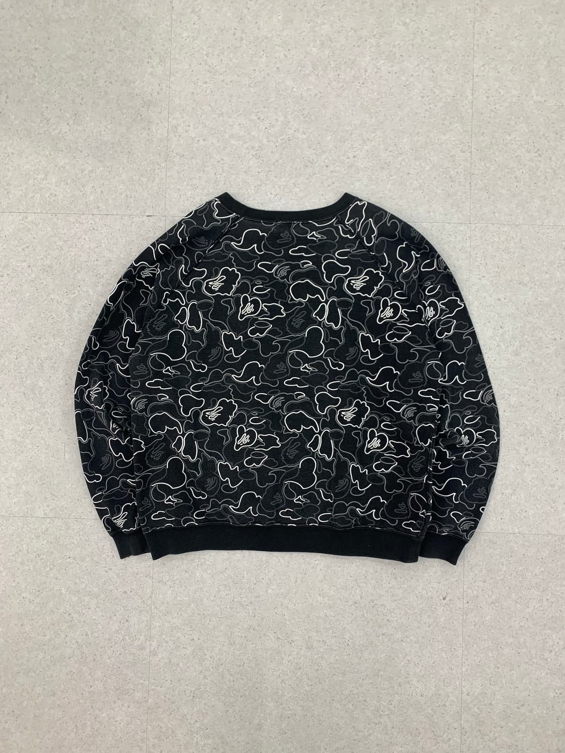 Bape 베이프 네온카모 크루넥 맨투맨 상품이미지5