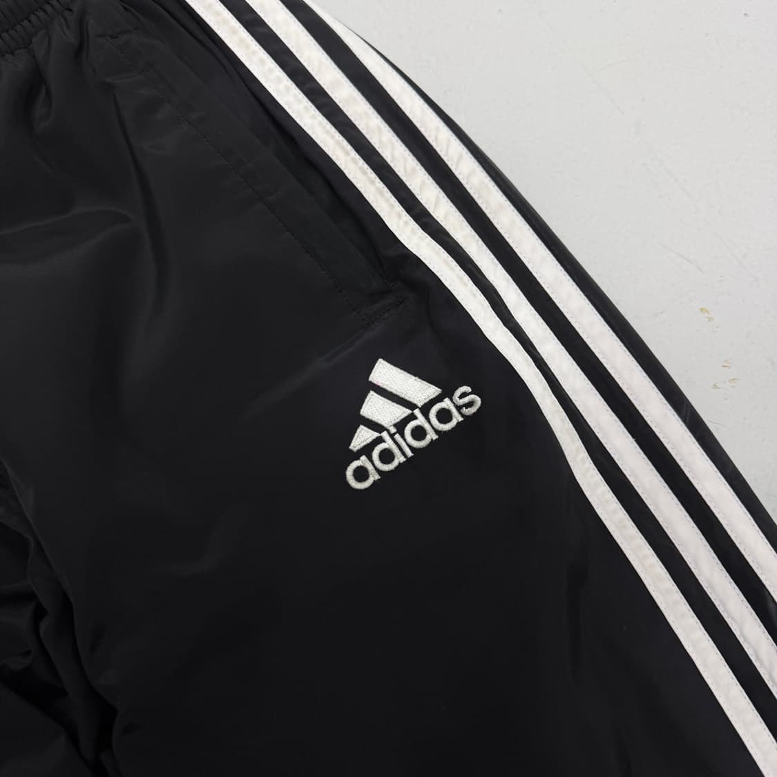 아디다스 00s 삼선 올드스쿨 바람막이 트랙팬츠 상품이미지4