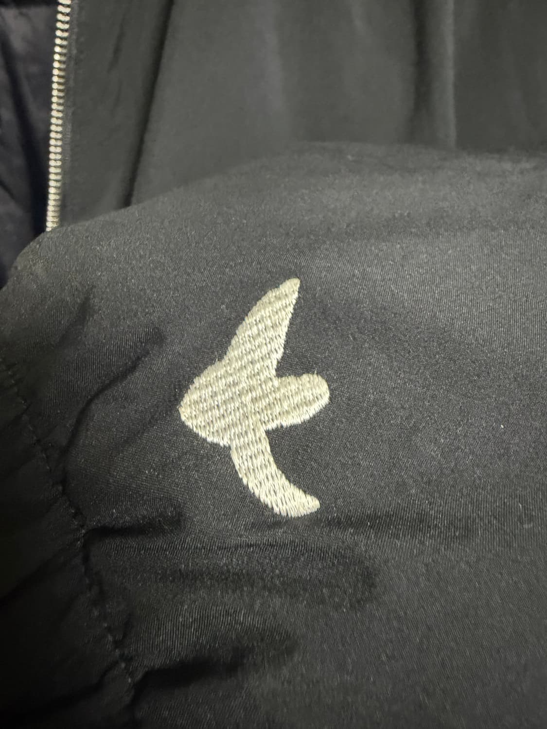 왓잇이즌 로고 후드 패딩 재킷 상품이미지4