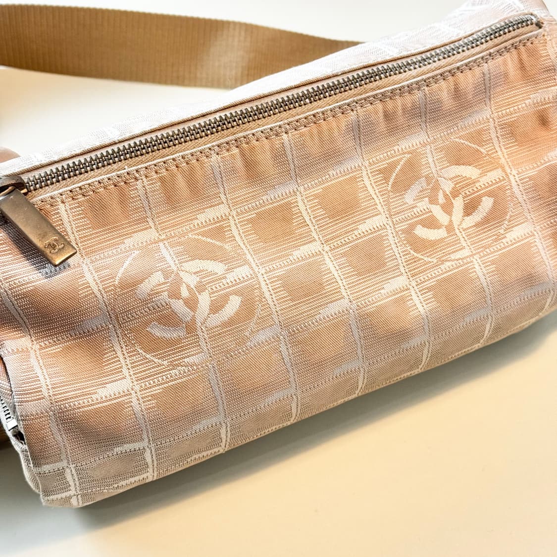 샤넬 뉴 트래블 라인 실린더 크로스백 (OS) 상품이미지3