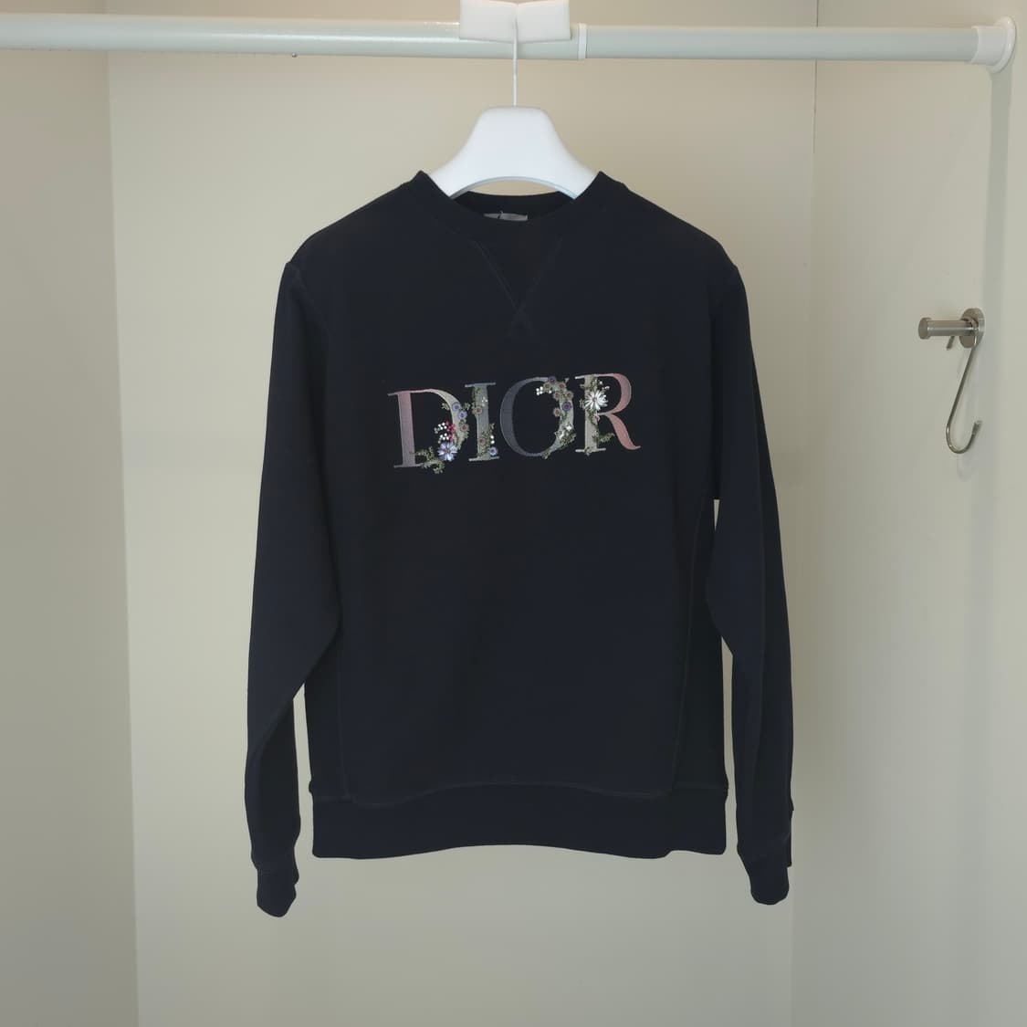 [중고/정품] 디올 로고 맨투맨 블랙 상품이미지1