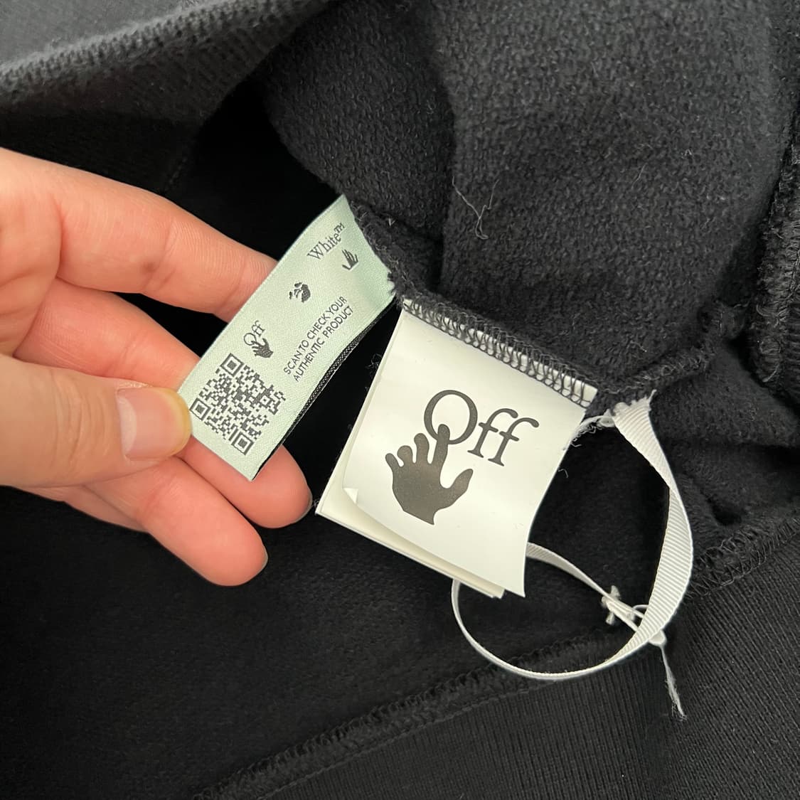 오프화이트 20FW 컷 히어 애로우 크루넥 맨투맨 블랙 상품이미지6