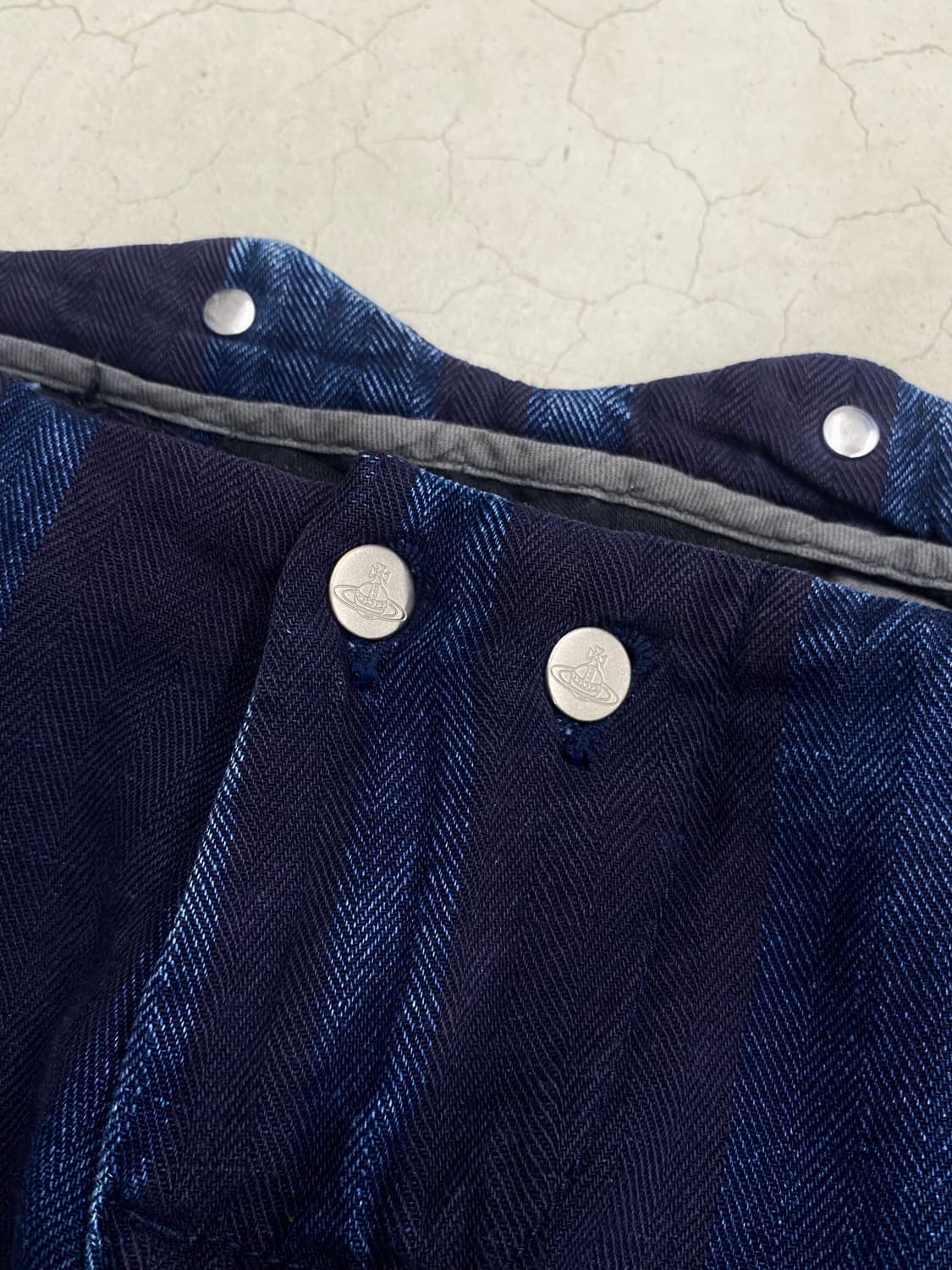 비비안 웨스트우드 맨 스트라이프 팬츠 상품이미지6