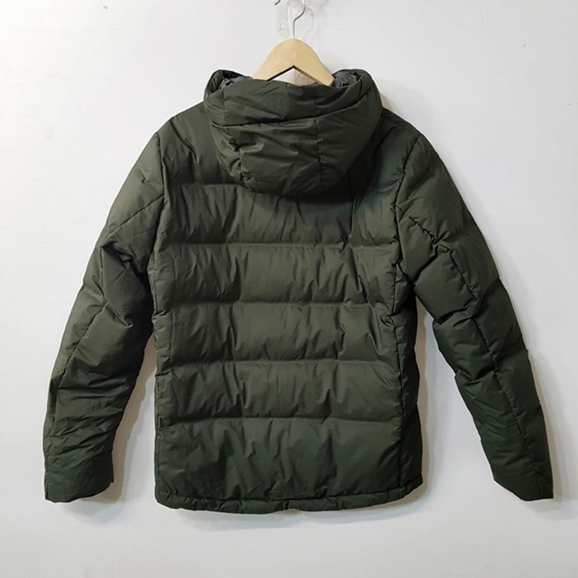 유니클로 심리스 다운 패딩 점퍼 카키 상품이미지5