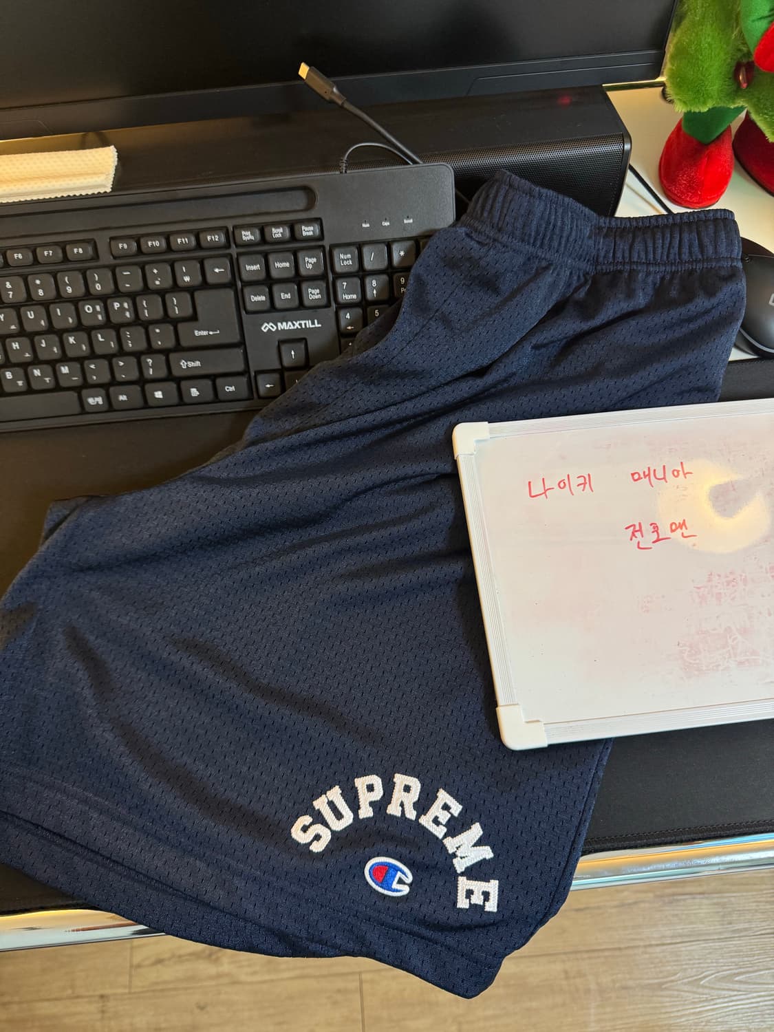 [M]슈프림 x 챔피온 메쉬 쇼츠 네이비 - 24SS 상품이미지1