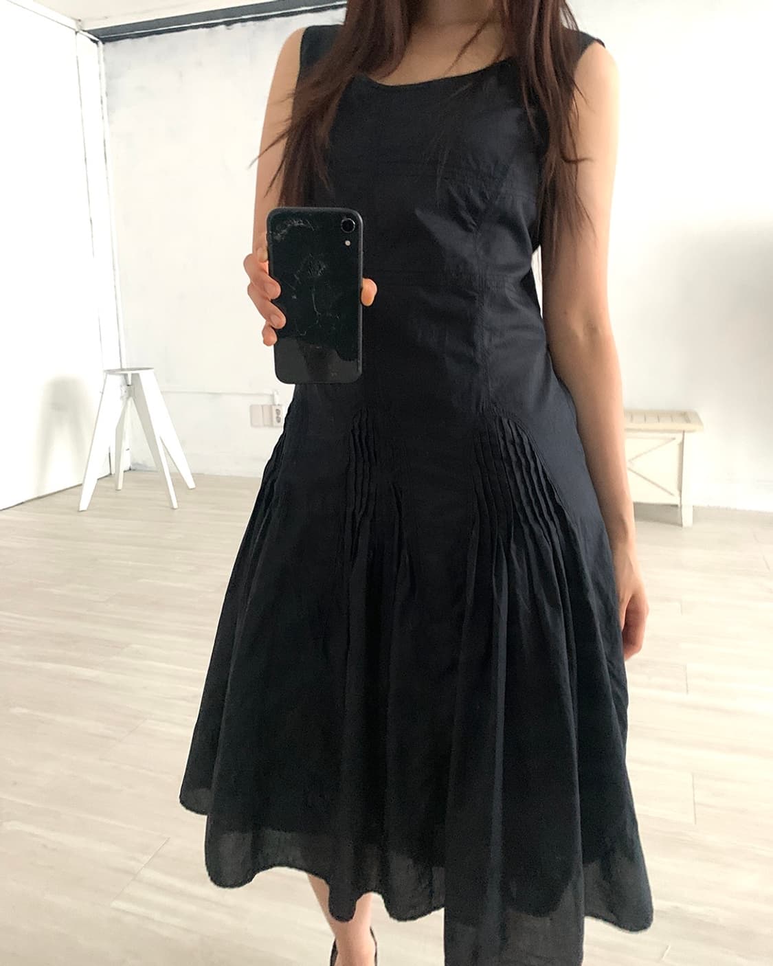 Black Pleated Midi Dress 상품이미지5