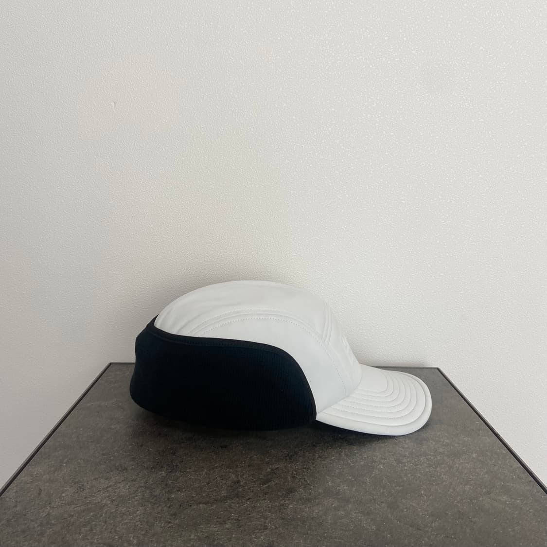 (OS) 슈프림 윈드스토퍼 이어플랩 박스로고 캠프캡 모자 화이트 상품이미지3