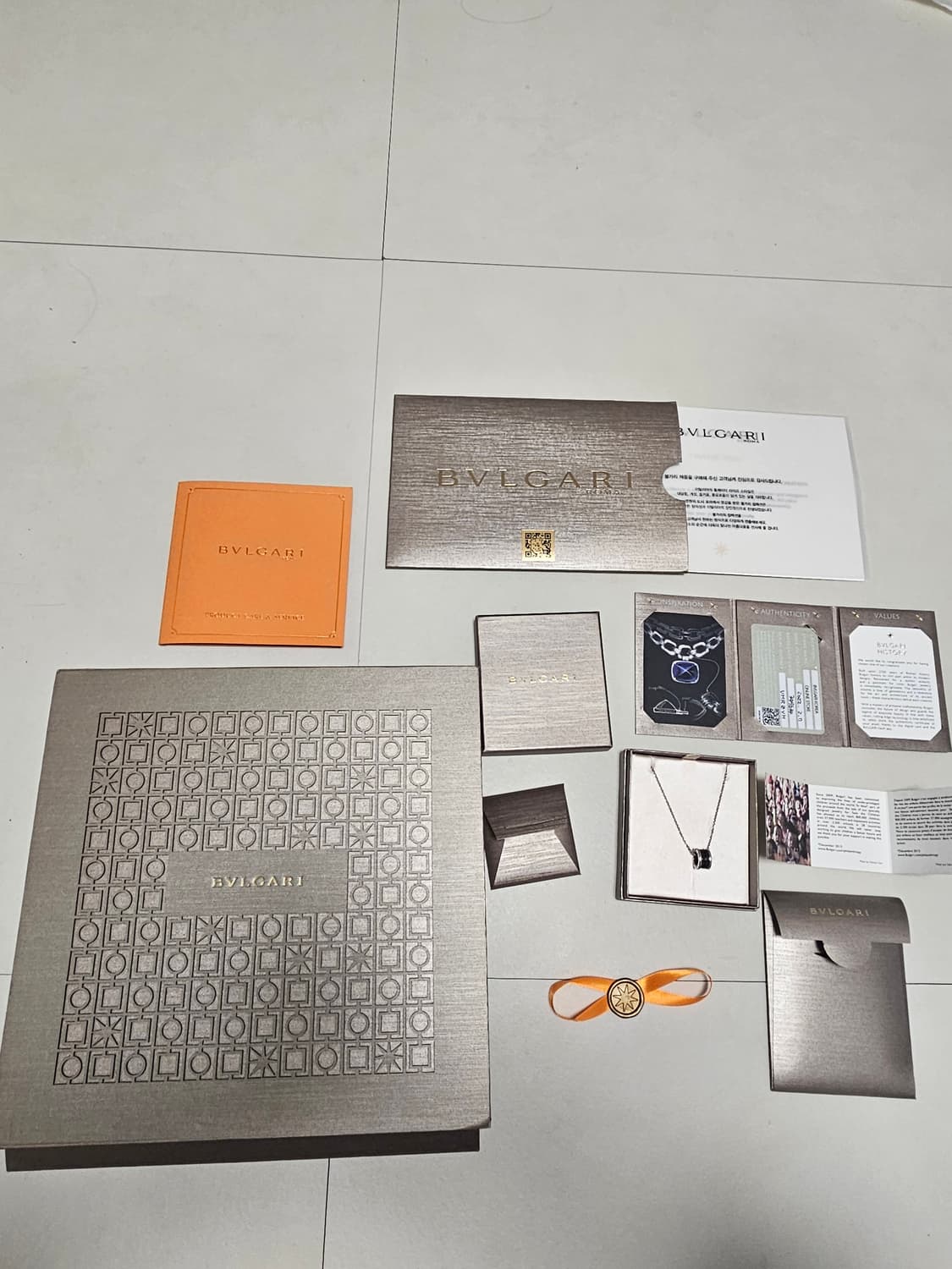 불가리 세이브더칠드런 세라믹 블랙 목걸이 정품 상품이미지2