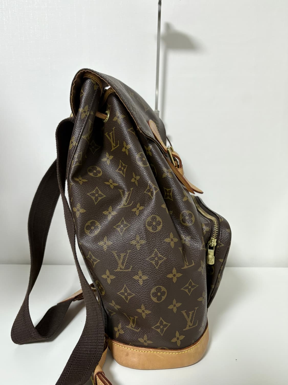 루이비통 몽수리 백팩 gm 상품이미지4