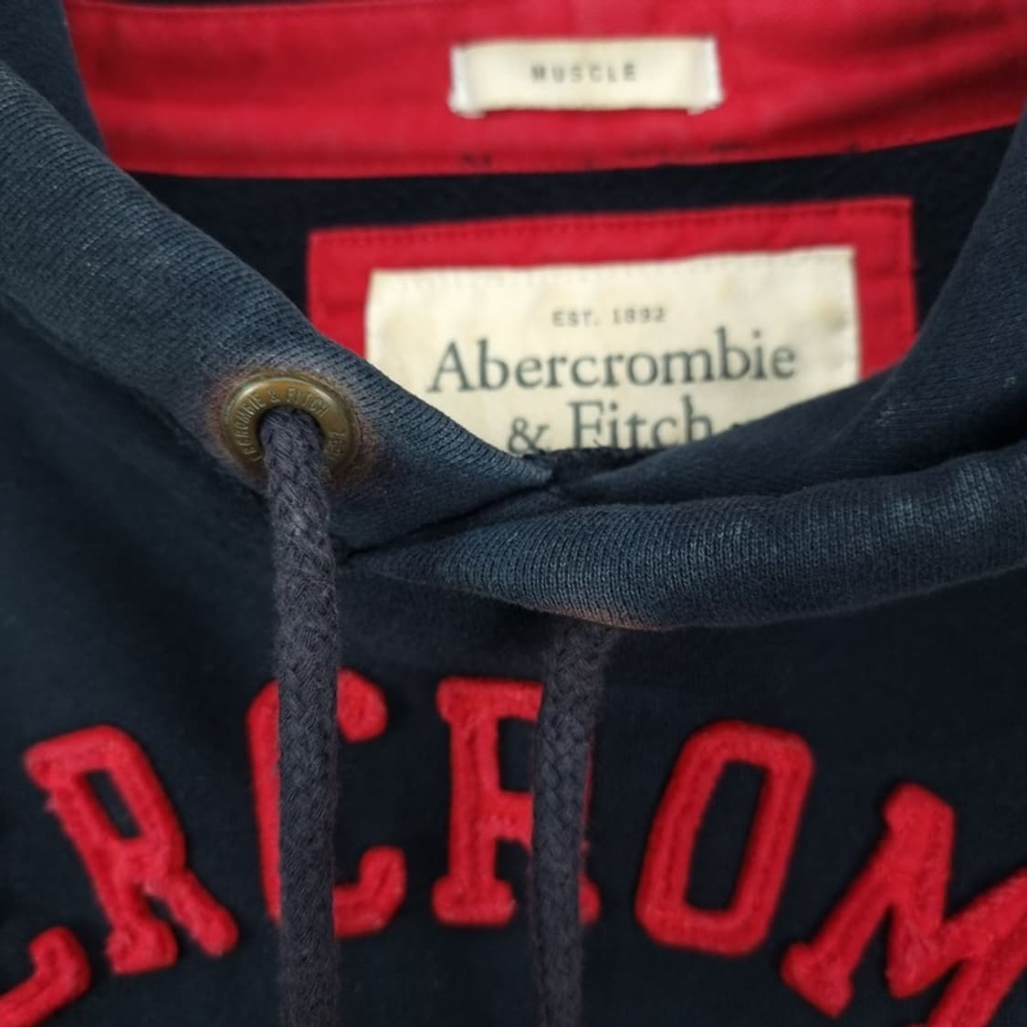 [아베크롬비] Y2K 빅로고 패치 후드티 네이비 M18861 상품이미지9
