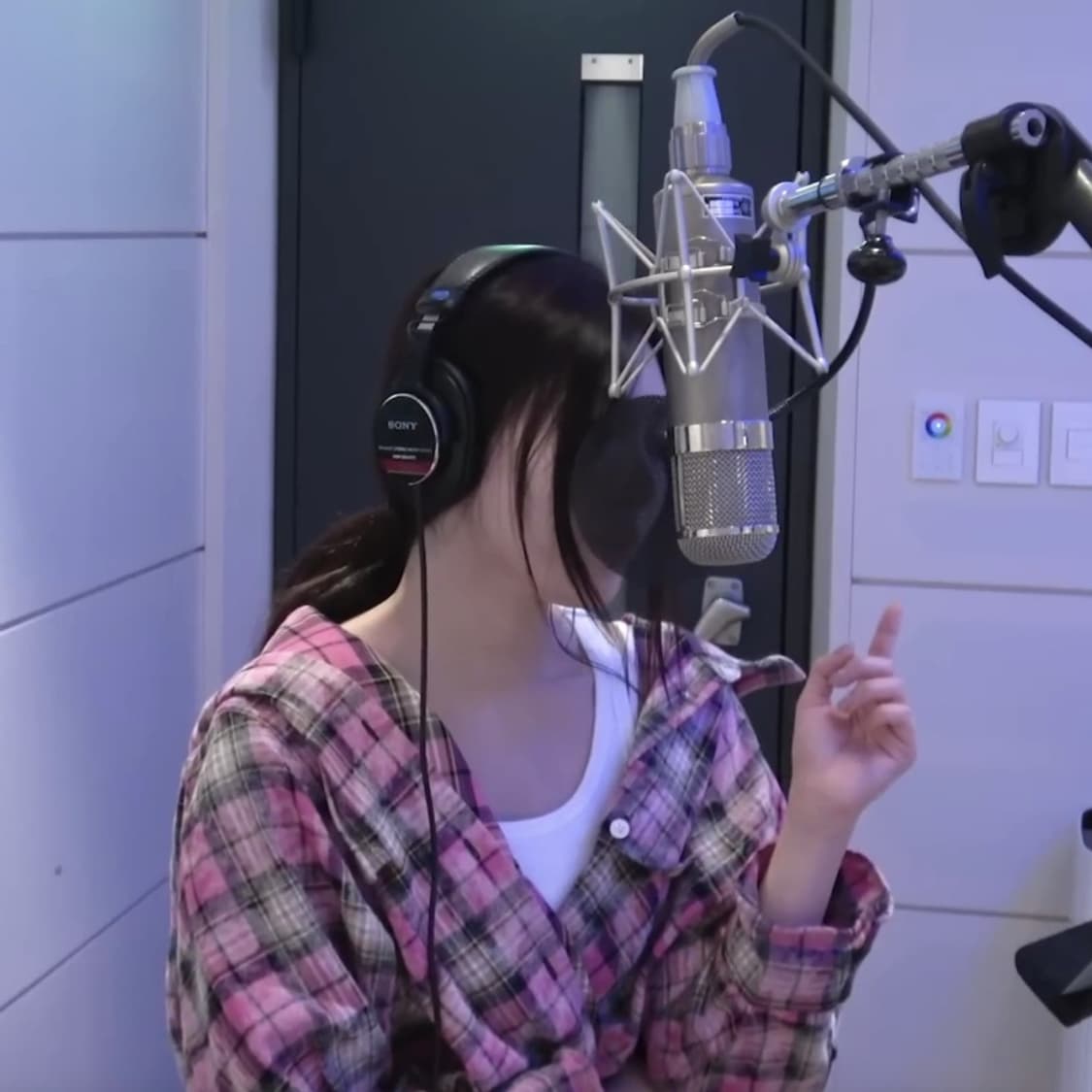 에즈이프캘리 핑크 체크 셔츠 (닝닝 착용) 상품이미지1