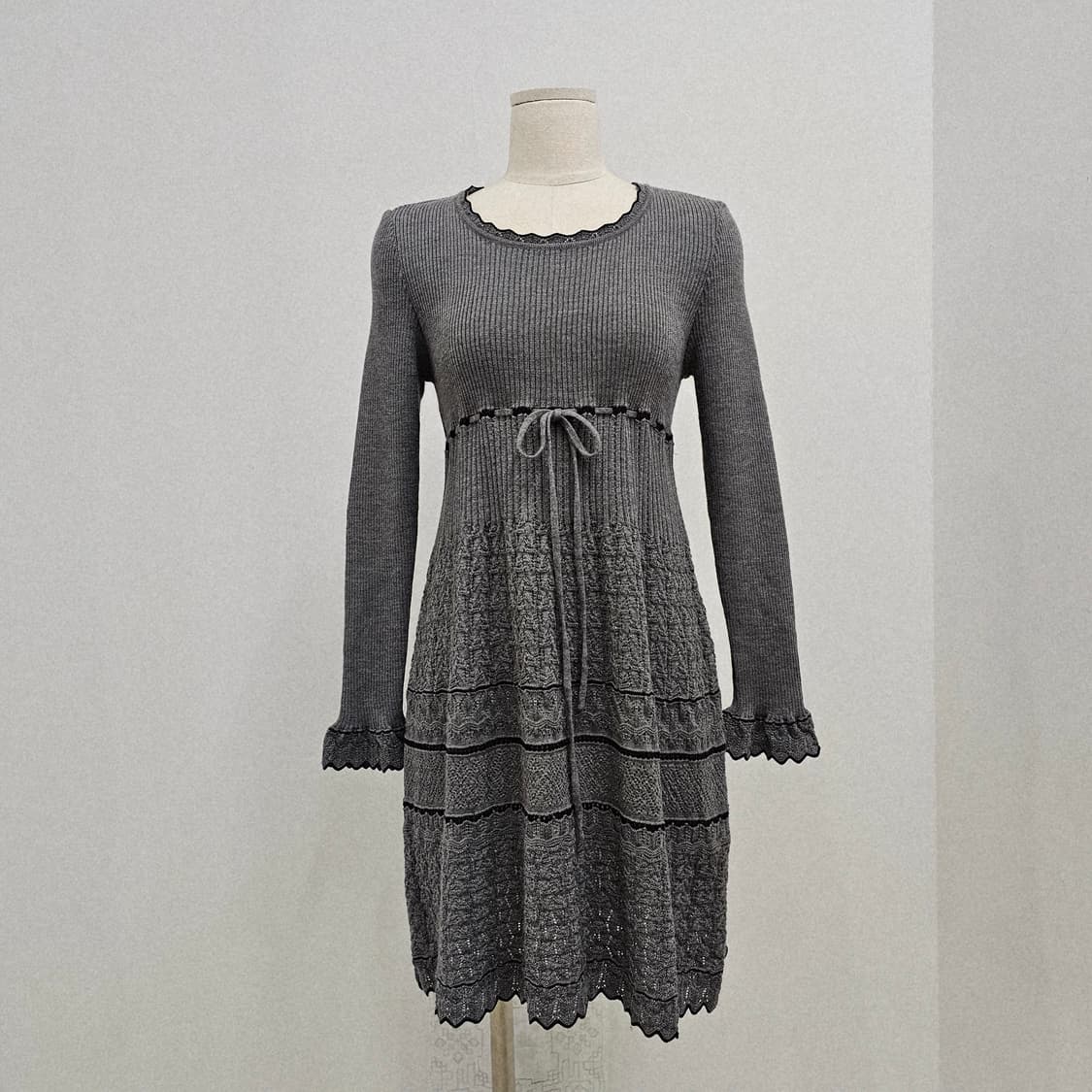 울100 로맨틱 레이스 차콜그레이 니트 원피스 상품이미지1