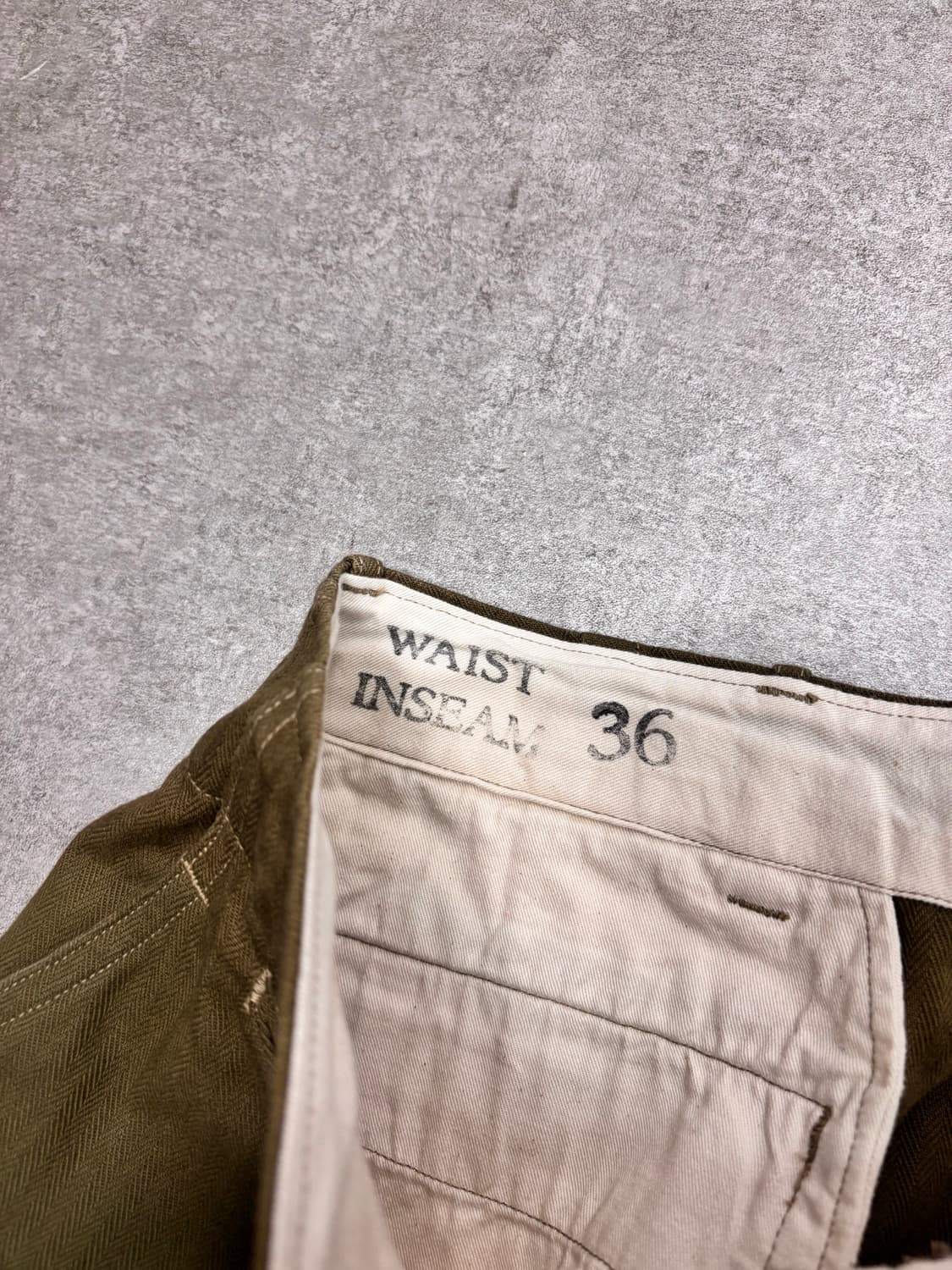 엣라코 올리브 헤링본 팬츠 36사이즈 판매합니다 상품이미지2