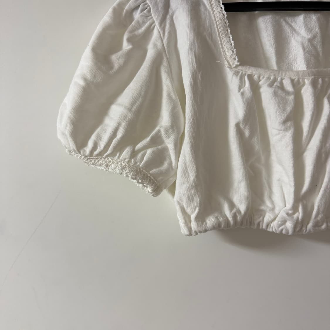 세상 품 여자 숏 크롭 퍼프 소매 반팔티 상품이미지3