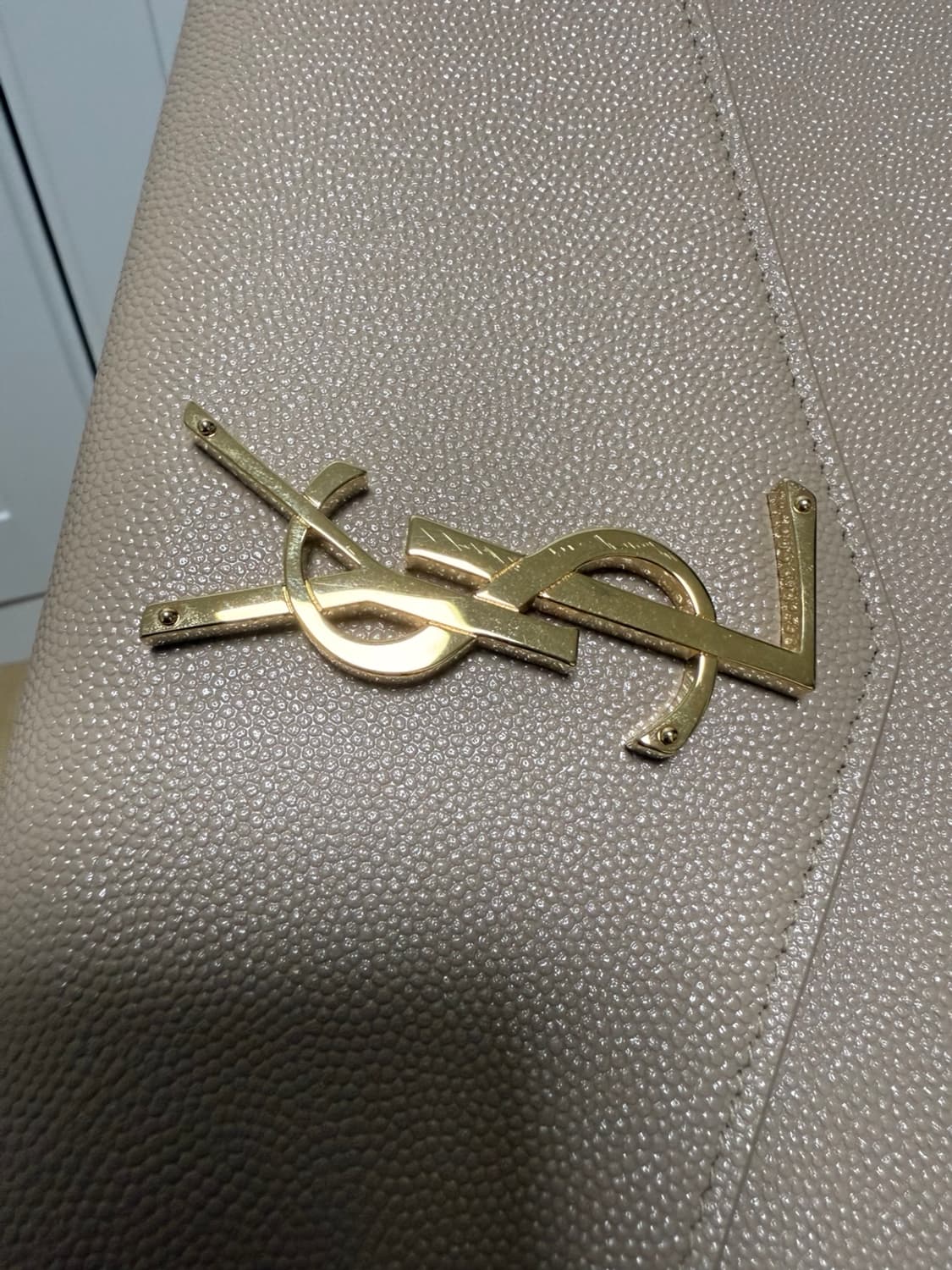 (새상품) 생로랑 업타운 엔벨로프 클러치 다크베이지 상품이미지5