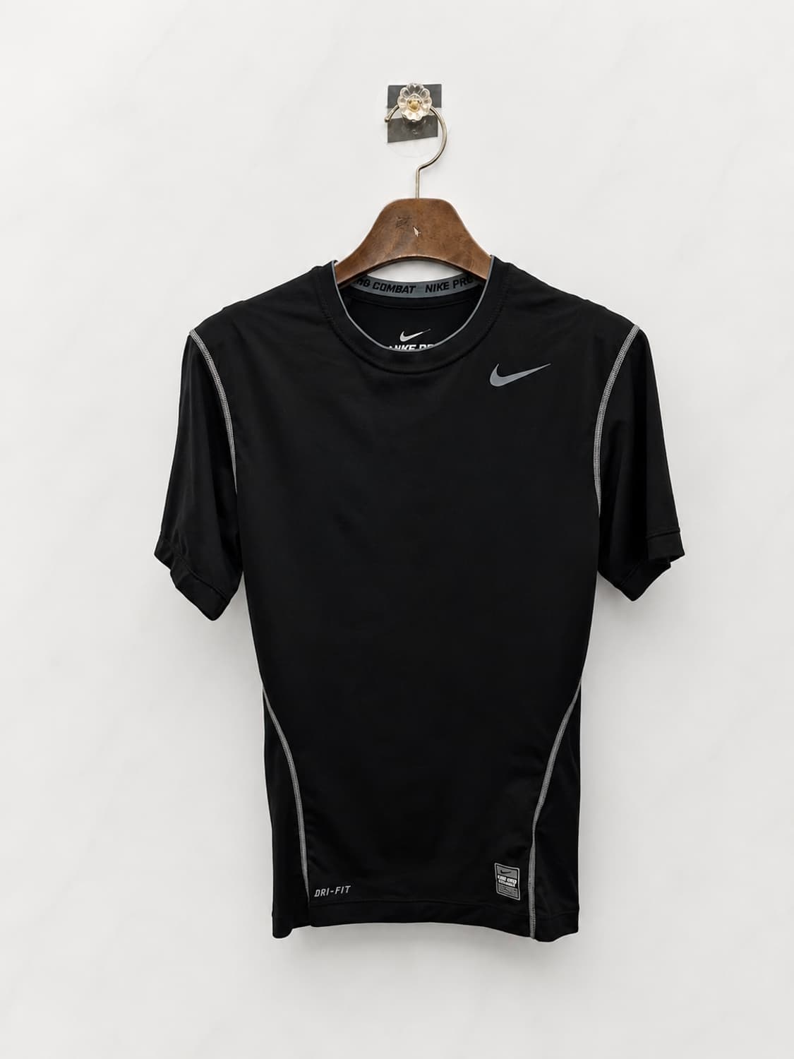 M,95 )) NIKE 나이키 프로컴뱃 드라이핏 반팔티셔츠! 달라붙는핏 상품이미지1
