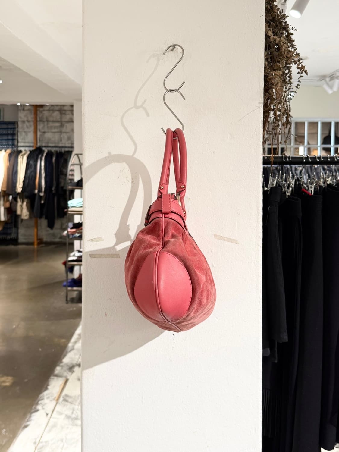 페라가모 핑크 간치니 버클 토트백 상품이미지3