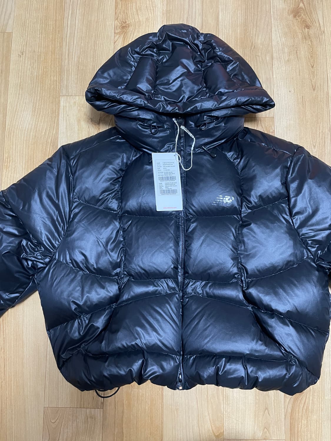 뉴발란스 패딩 우먼 플라잉 후드형 숏다운 S사이즈 글로시 블랙 새상품 상품이미지5