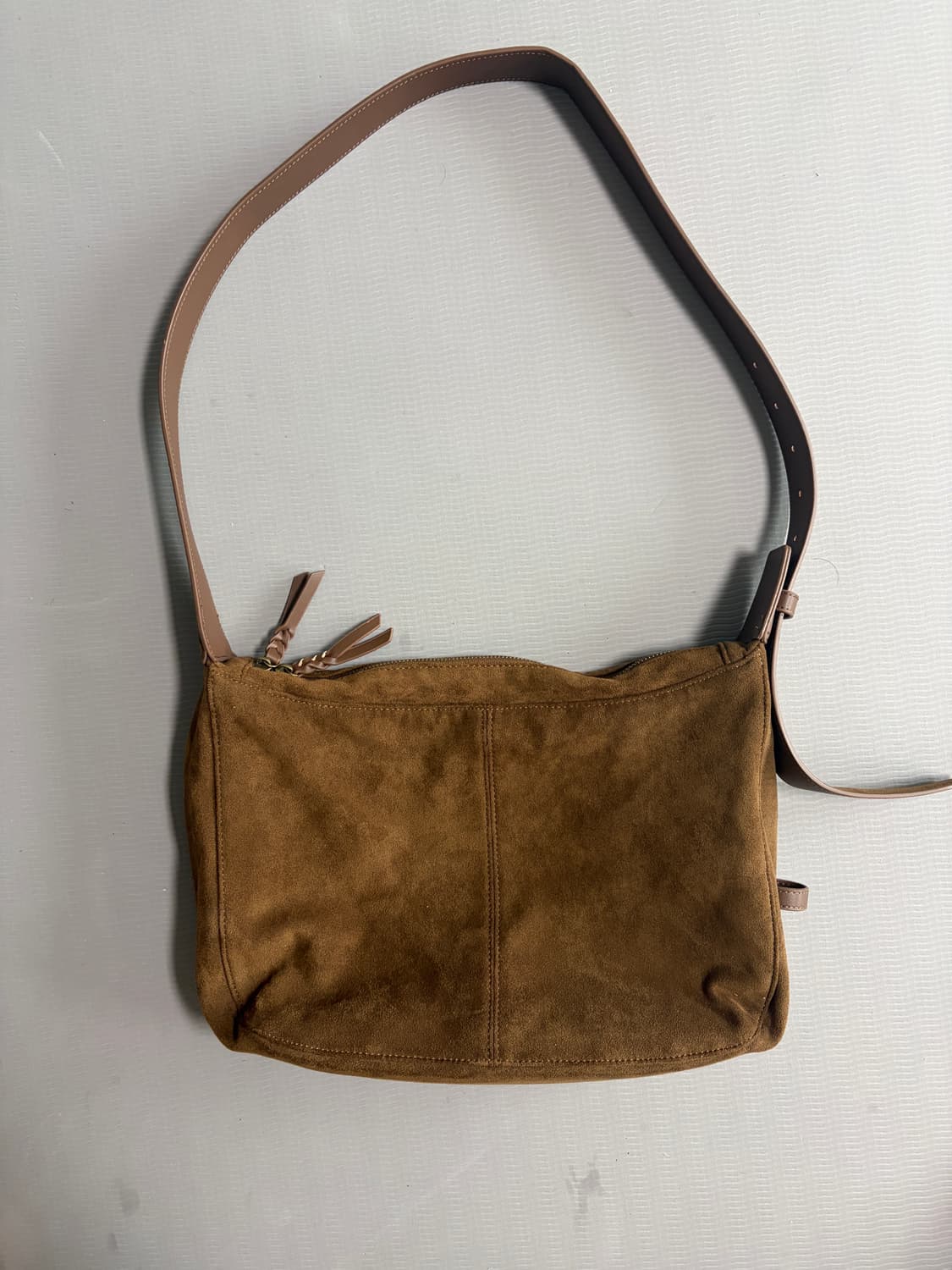 미나브  마가렛 스웨이드 크로스백 브라운 상품이미지3