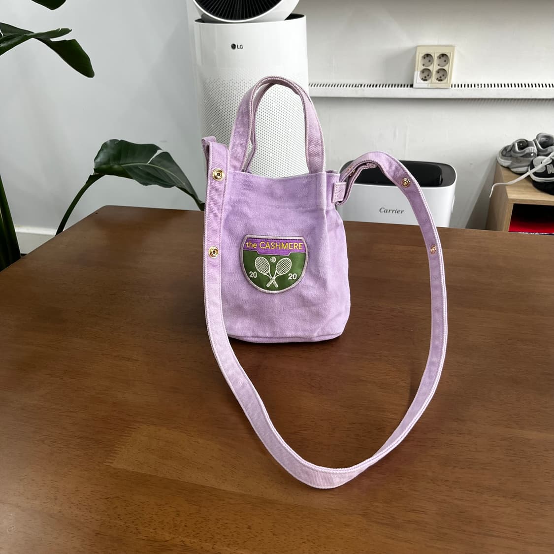 더캐시미어 캔버스 크로스백 상품이미지1