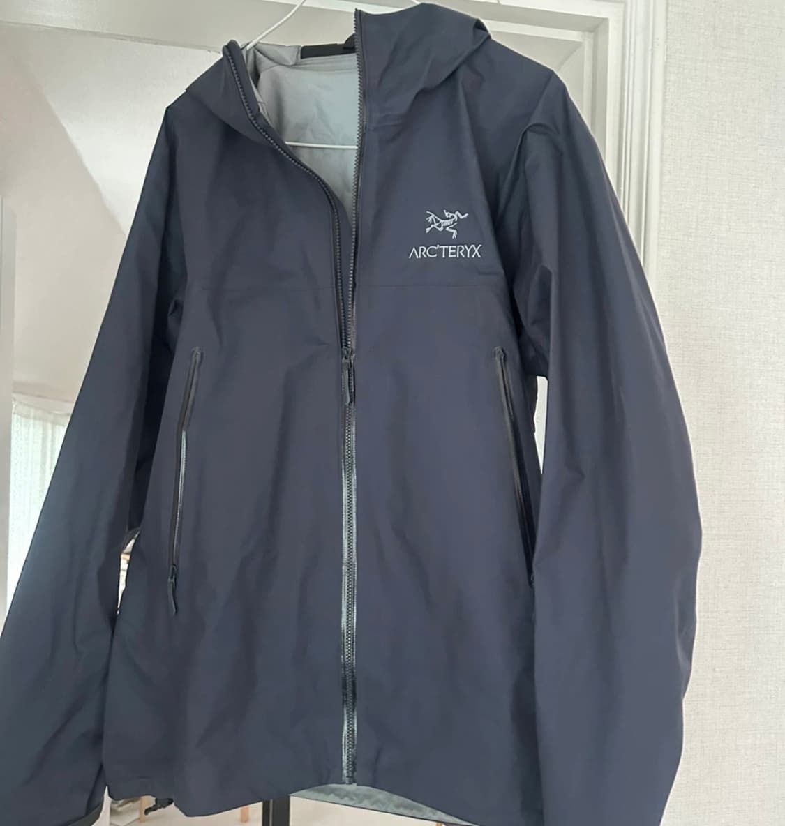 아크테릭스 베타 M 사이즈 자수로고 버전  크림에서 보니 98에 최근거래 상품이미지1