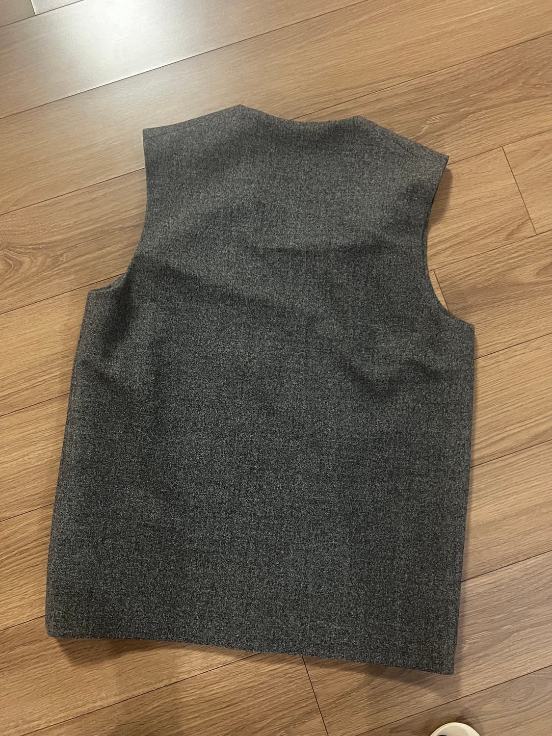 cos 우븐 울 브이넥 베스트 M 상품이미지3